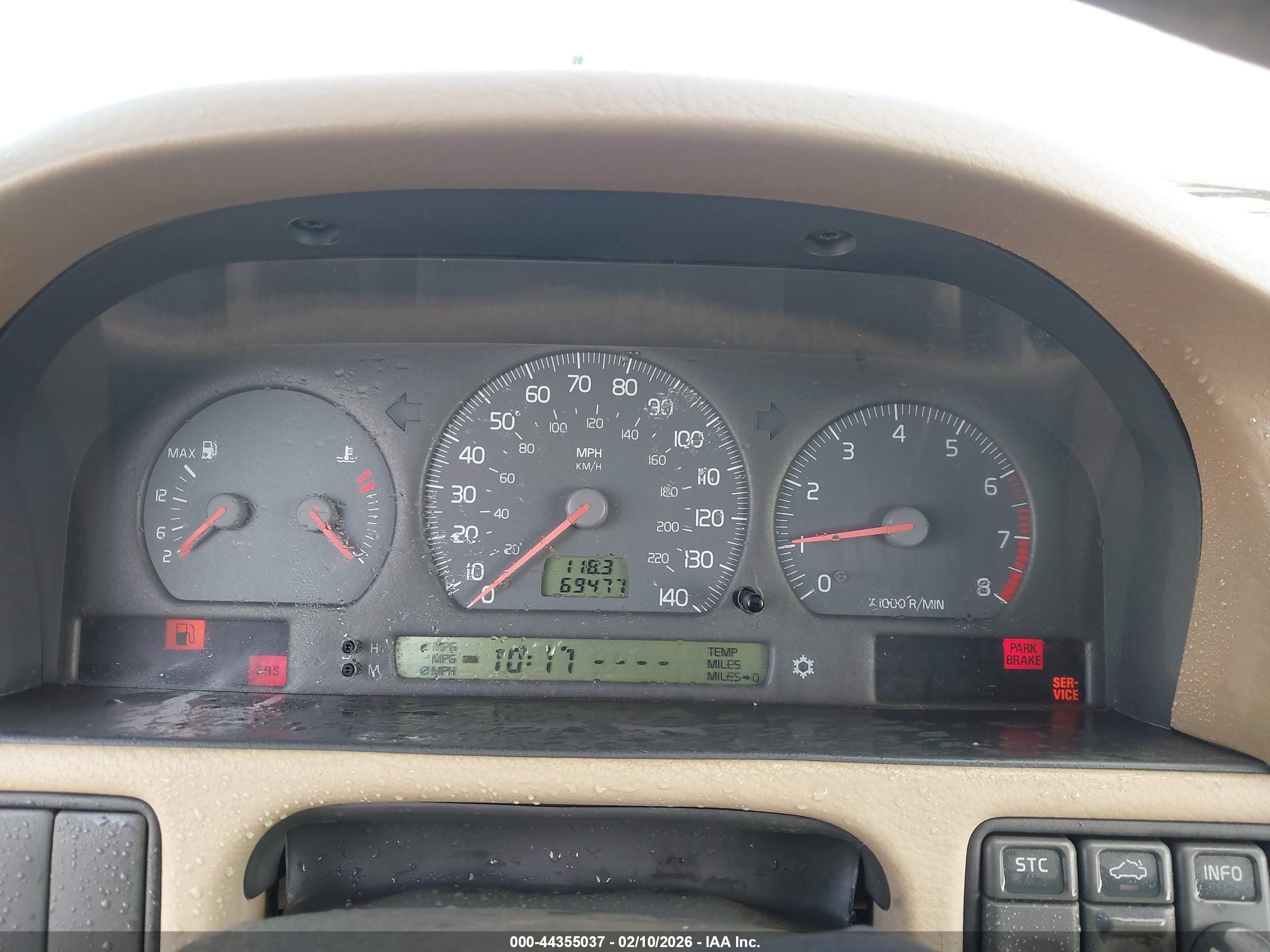 VOLVO C70 image 7