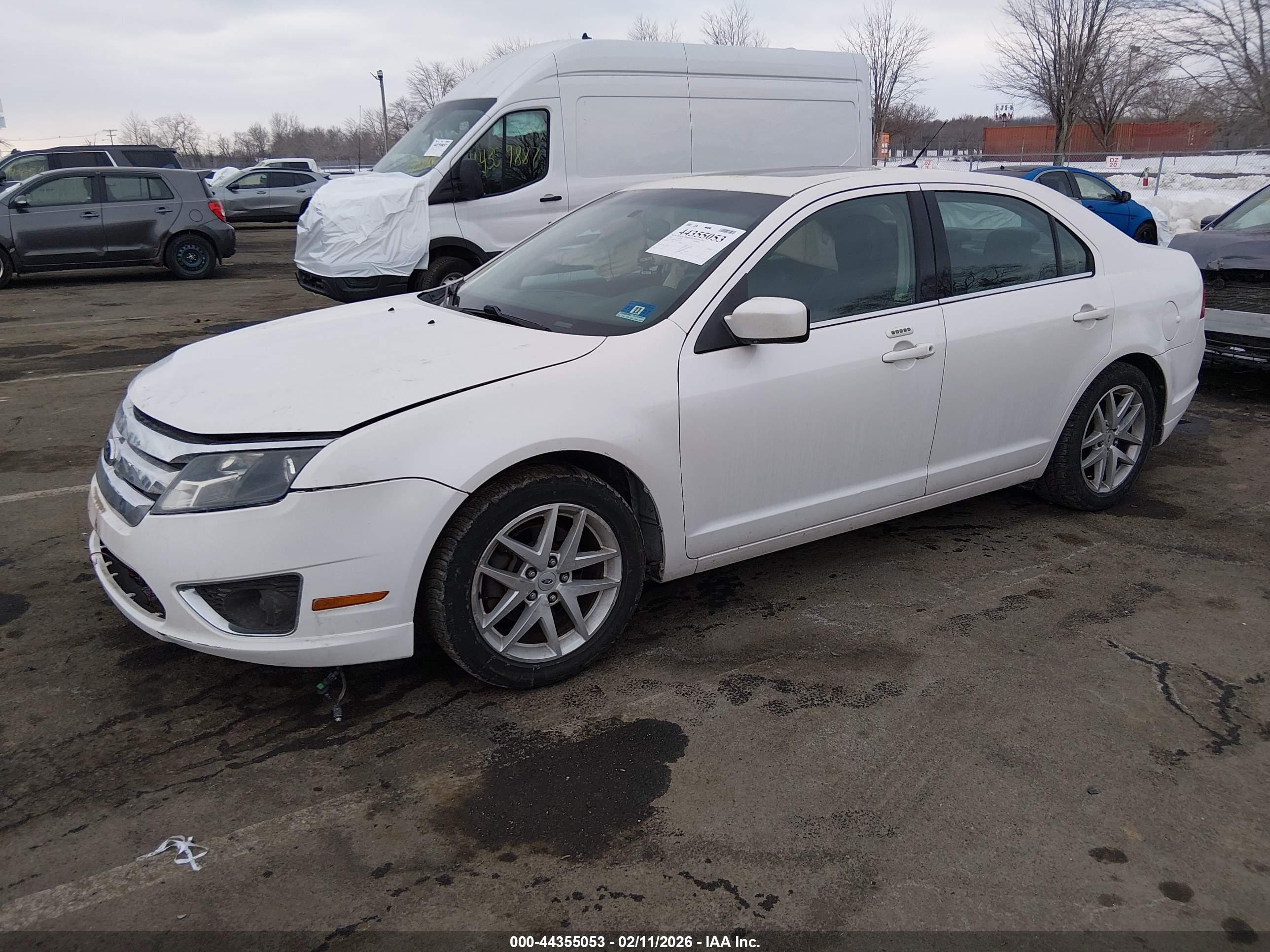 FORD FUSION image 2