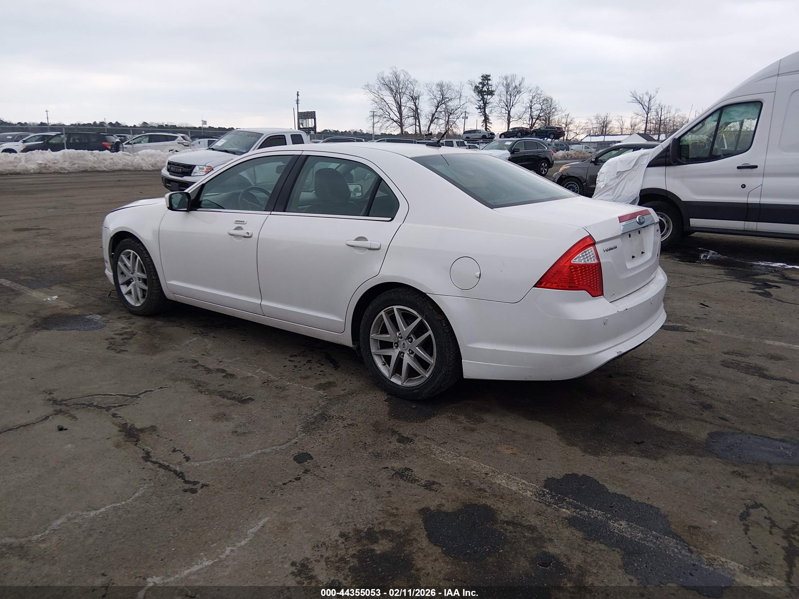 FORD FUSION image 3