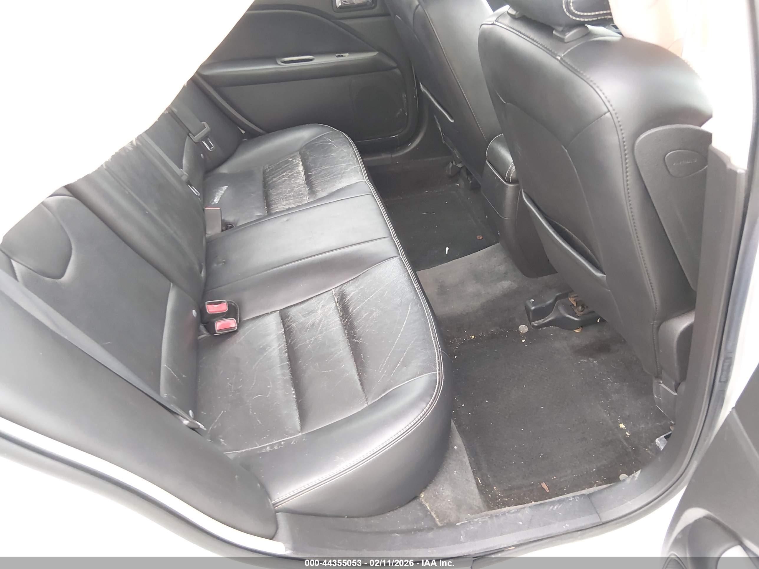 FORD FUSION image 8