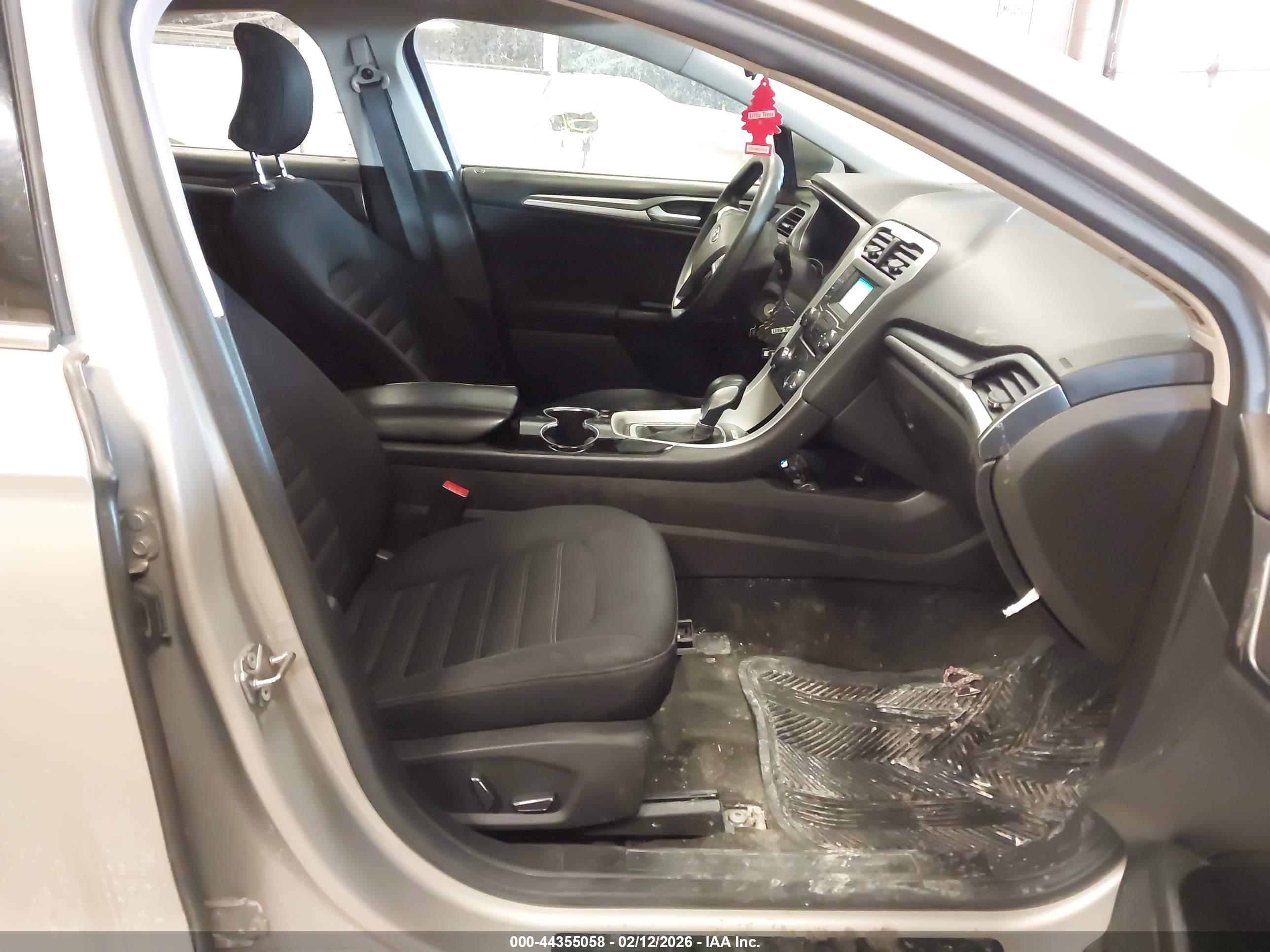 FORD FUSION image 5