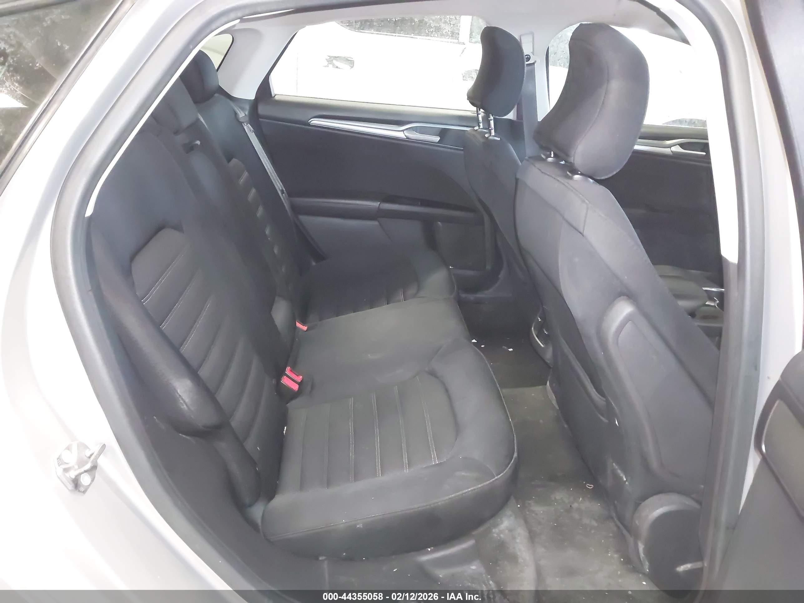 FORD FUSION image 8