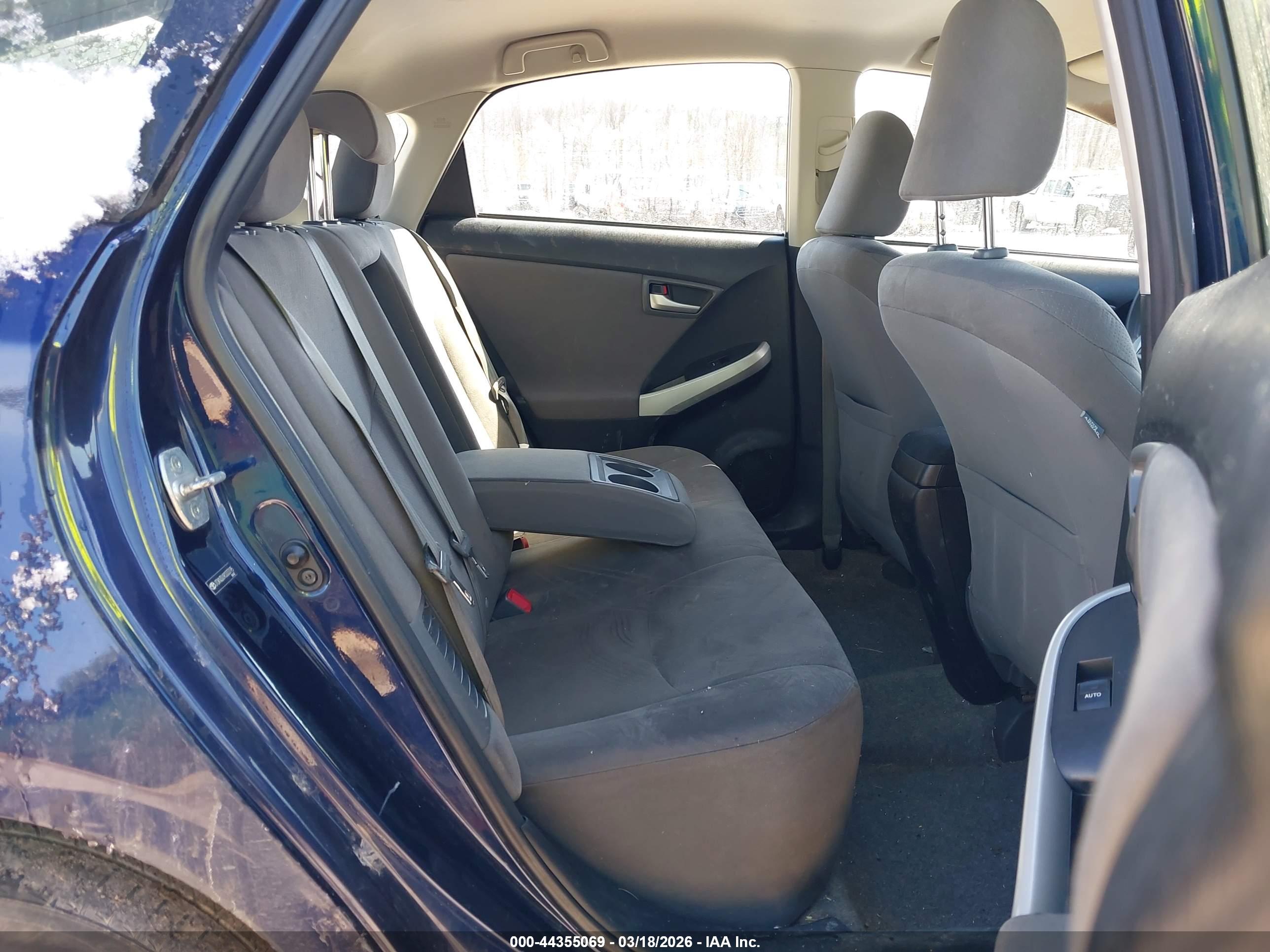 TOYOTA PRIUS image 8