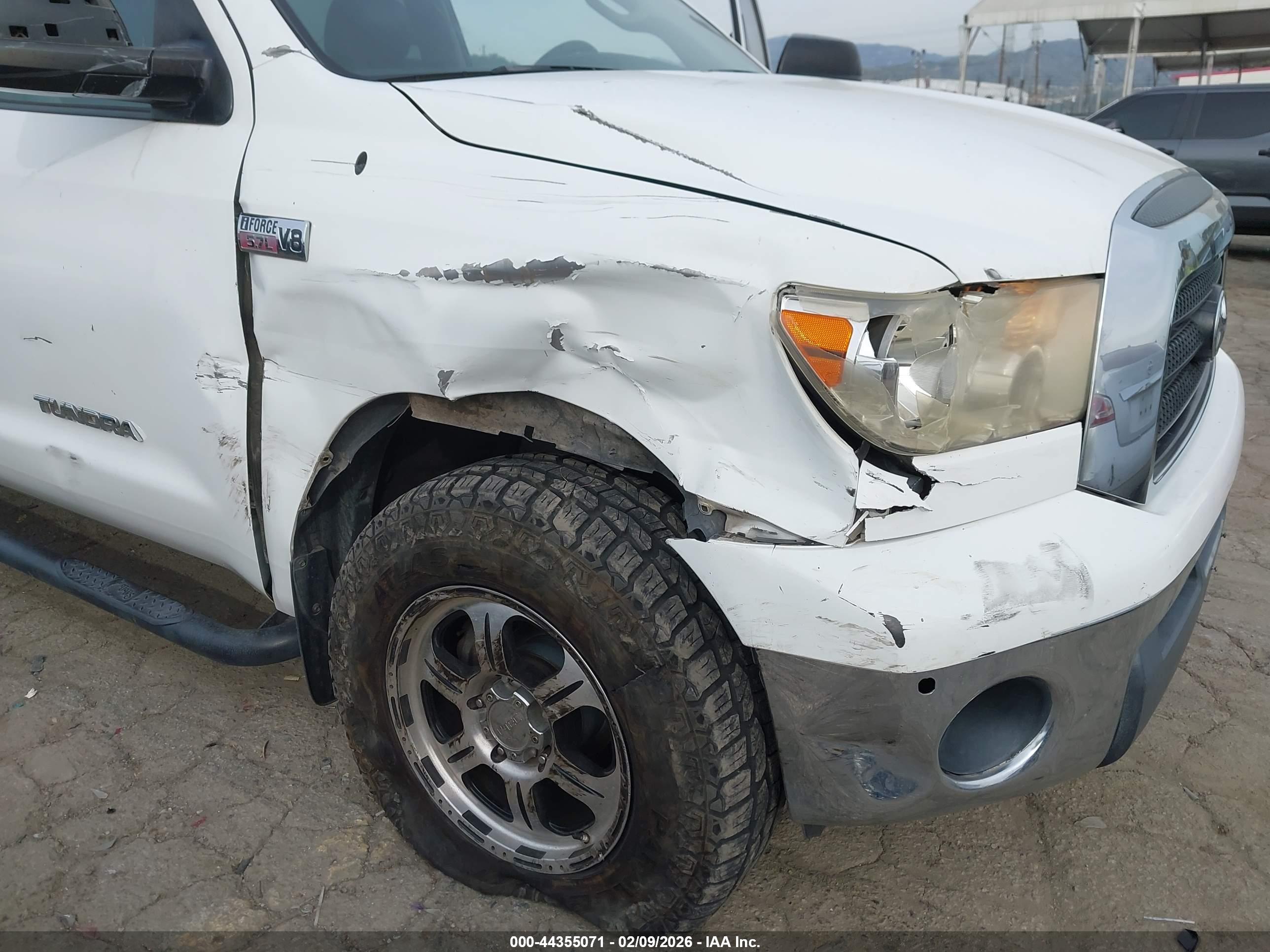 TOYOTA TUNDRA image 6