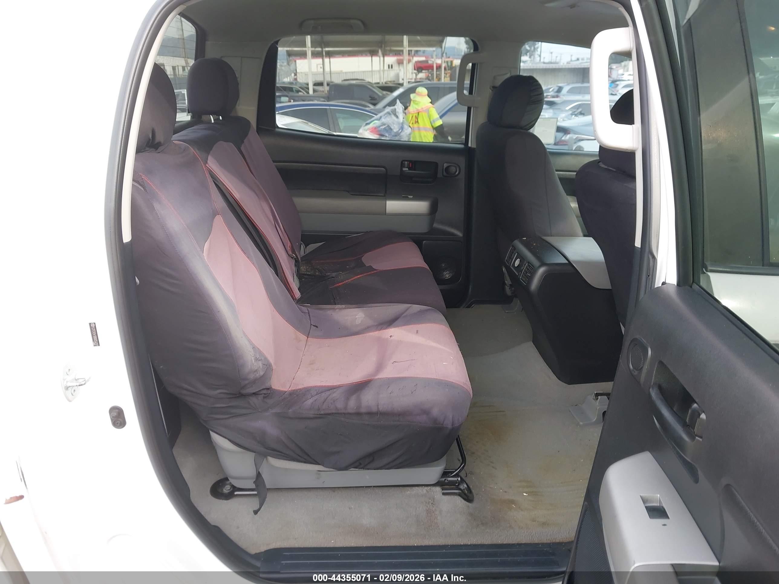 TOYOTA TUNDRA image 8