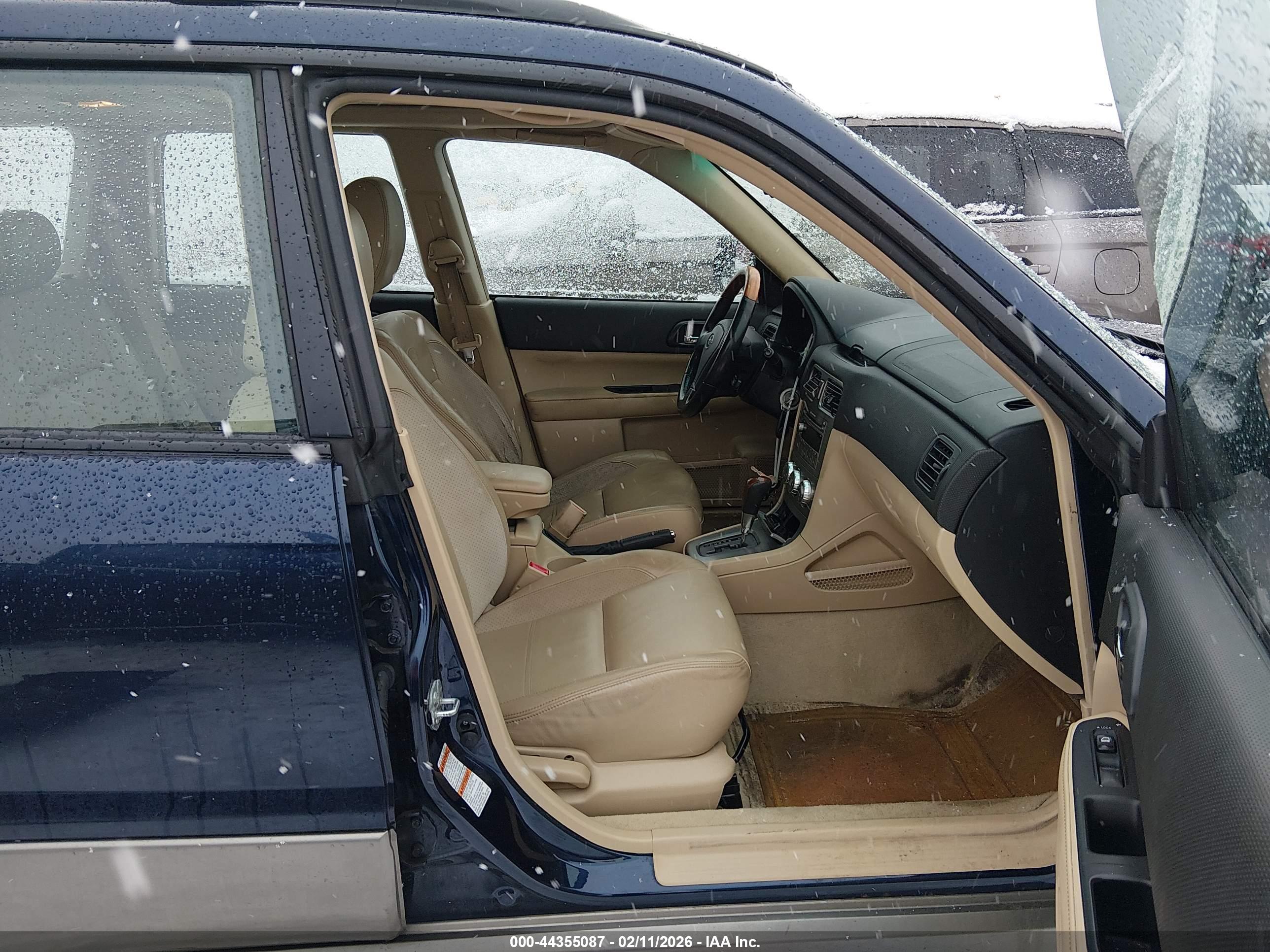 SUBARU FORESTER image 5