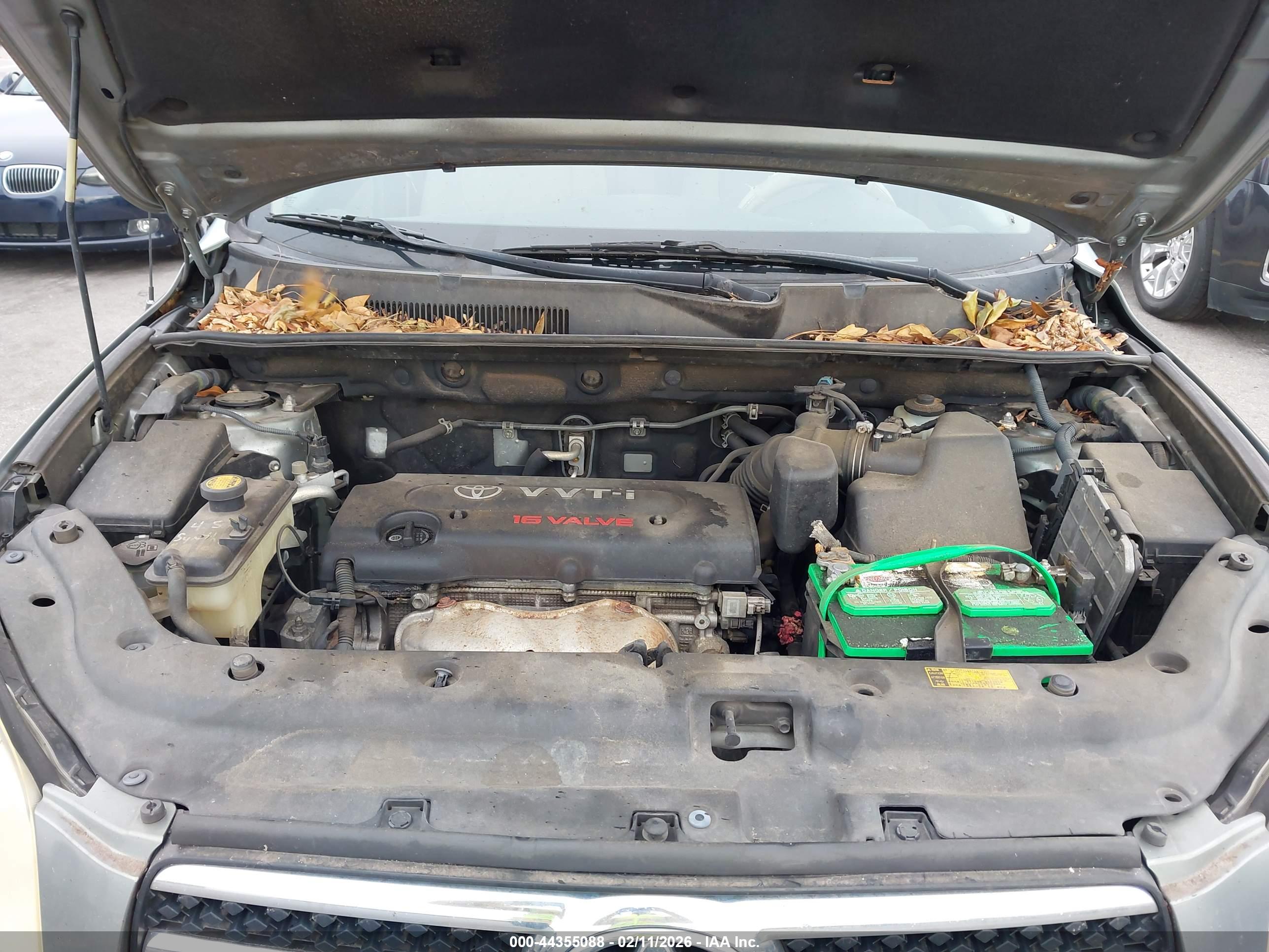 TOYOTA RAV4 image 10