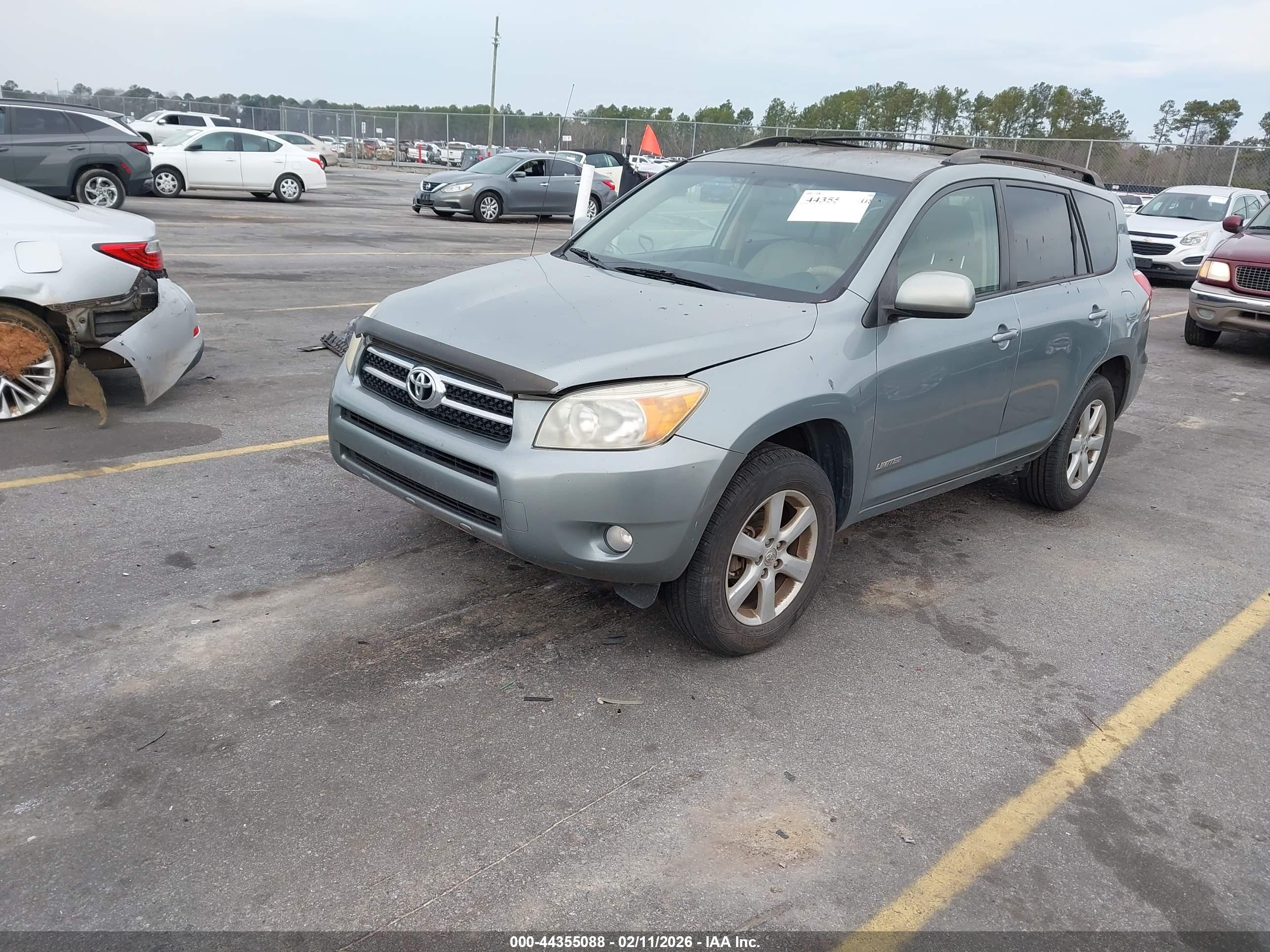 TOYOTA RAV4 image 2