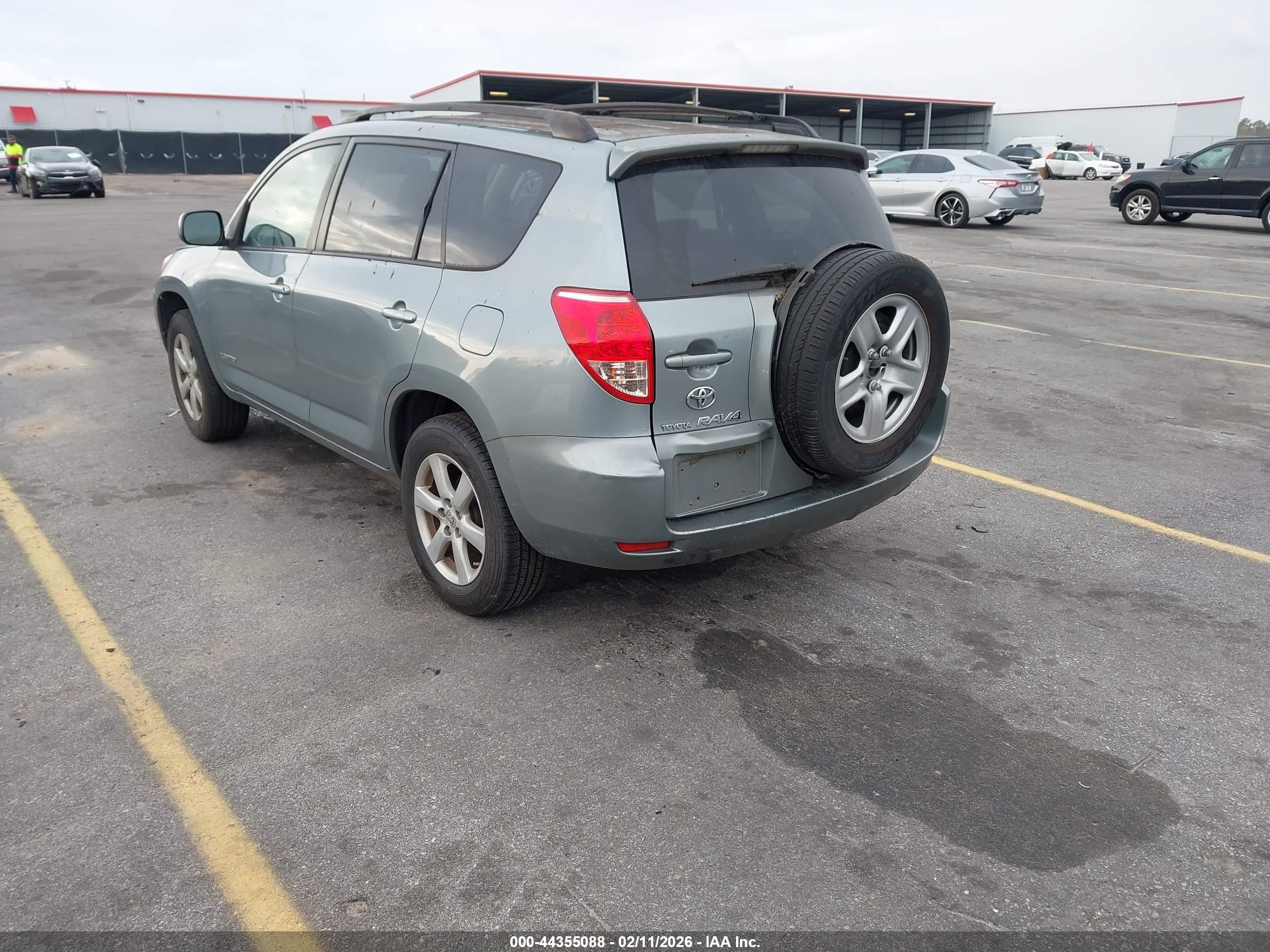 TOYOTA RAV4 image 3