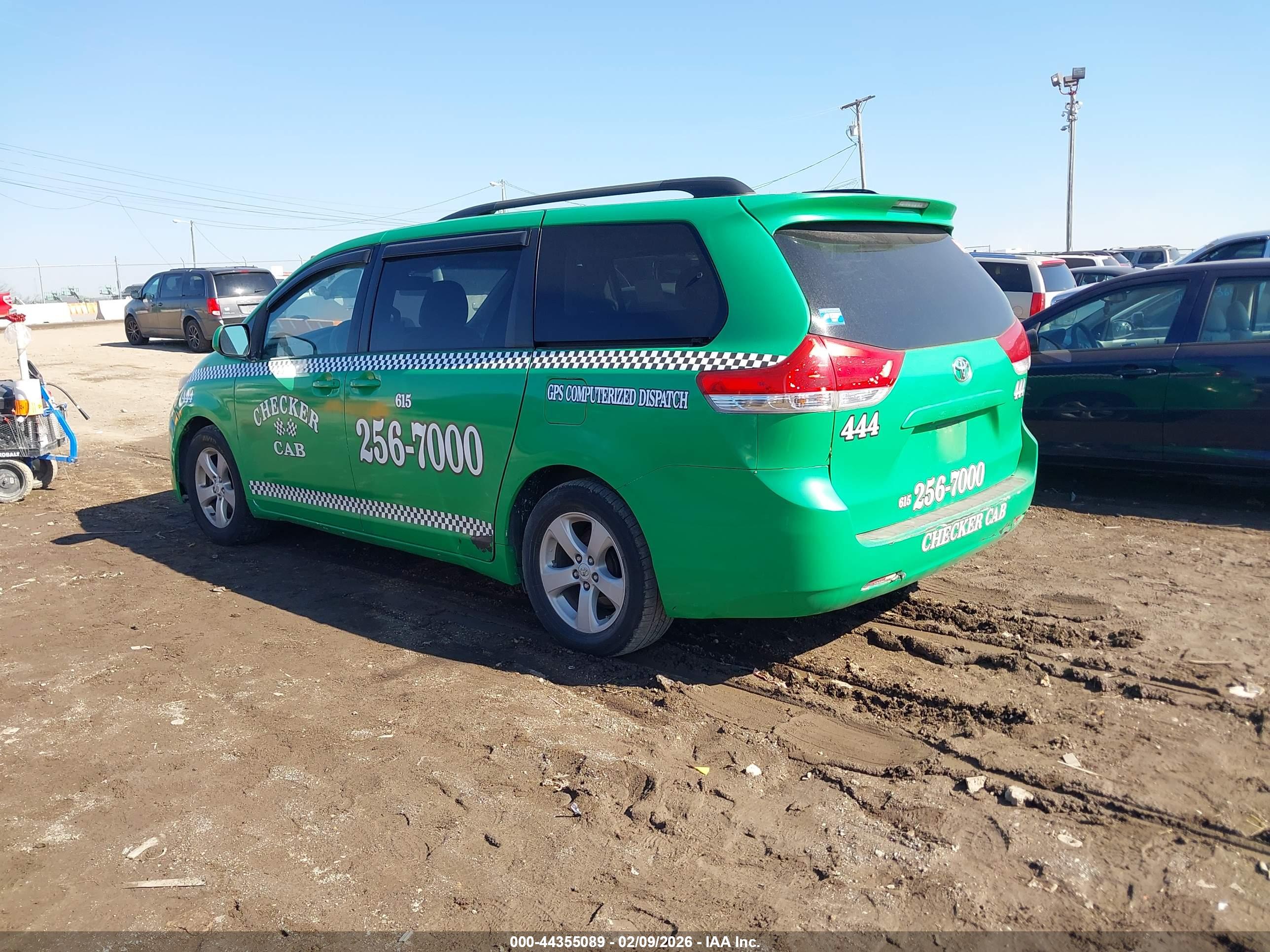 TOYOTA SIENNA image 3
