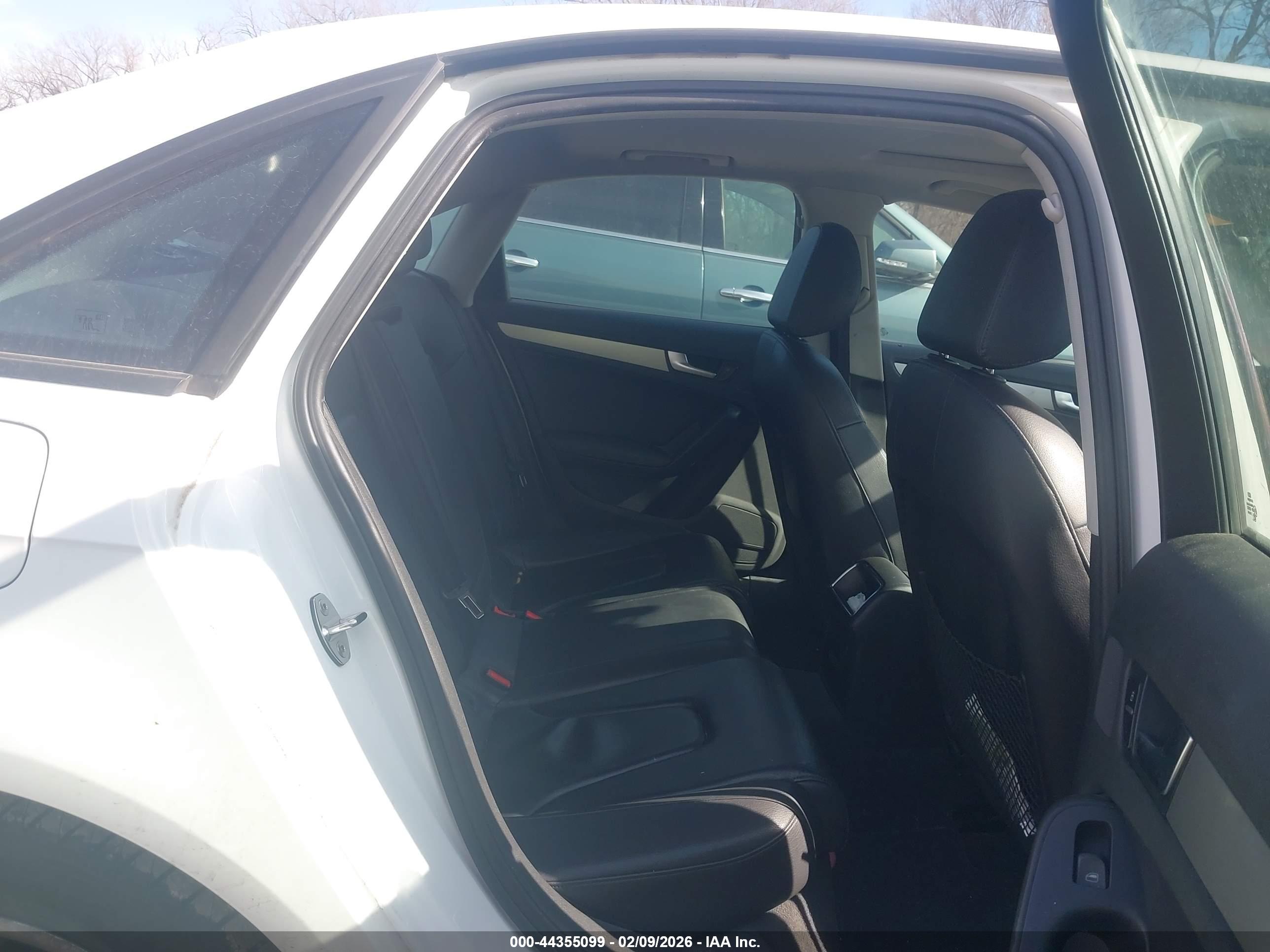 AUDI A4 image 8