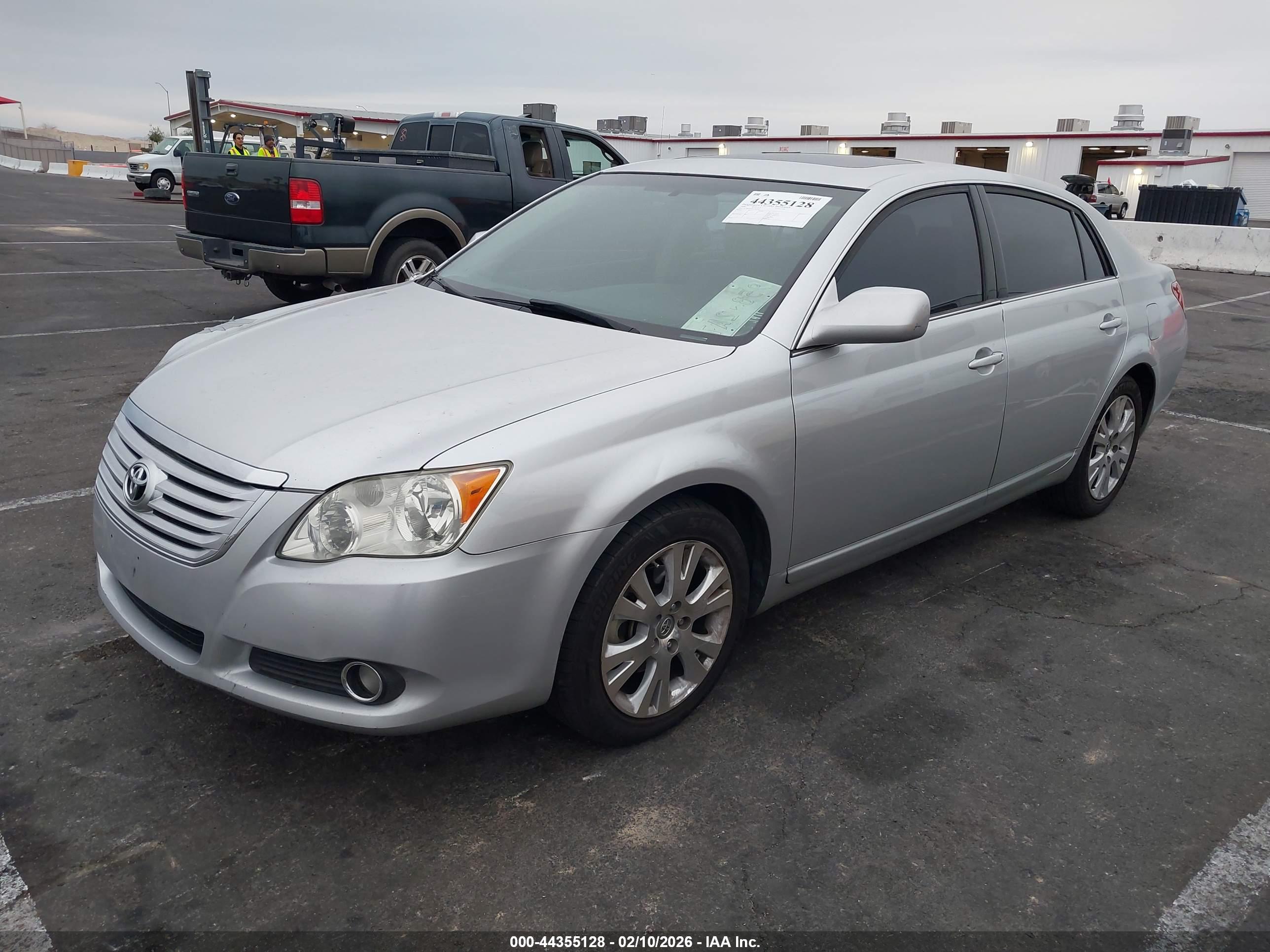 TOYOTA AVALON image 2