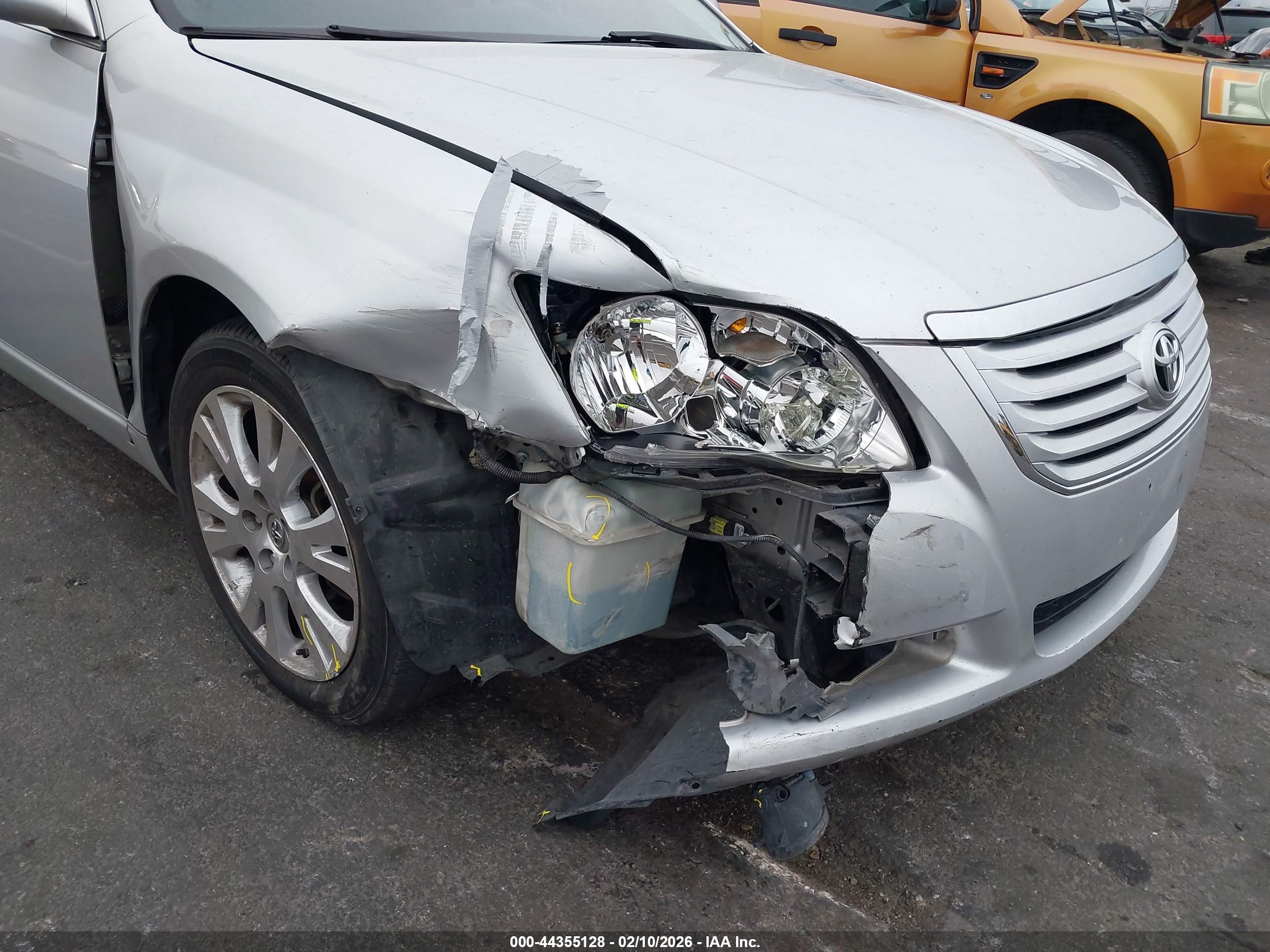 TOYOTA AVALON image 6