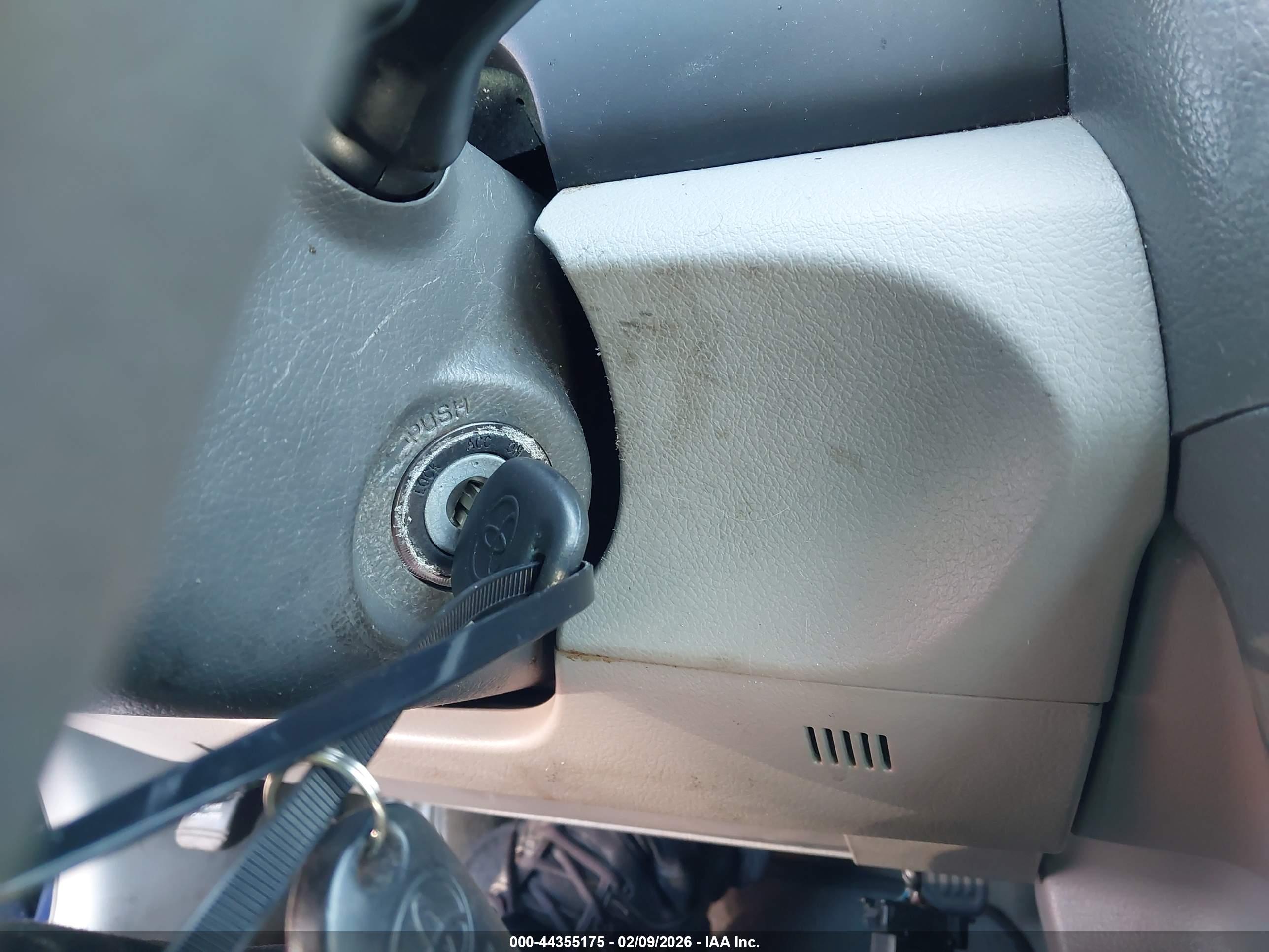 TOYOTA CAMRY image 11