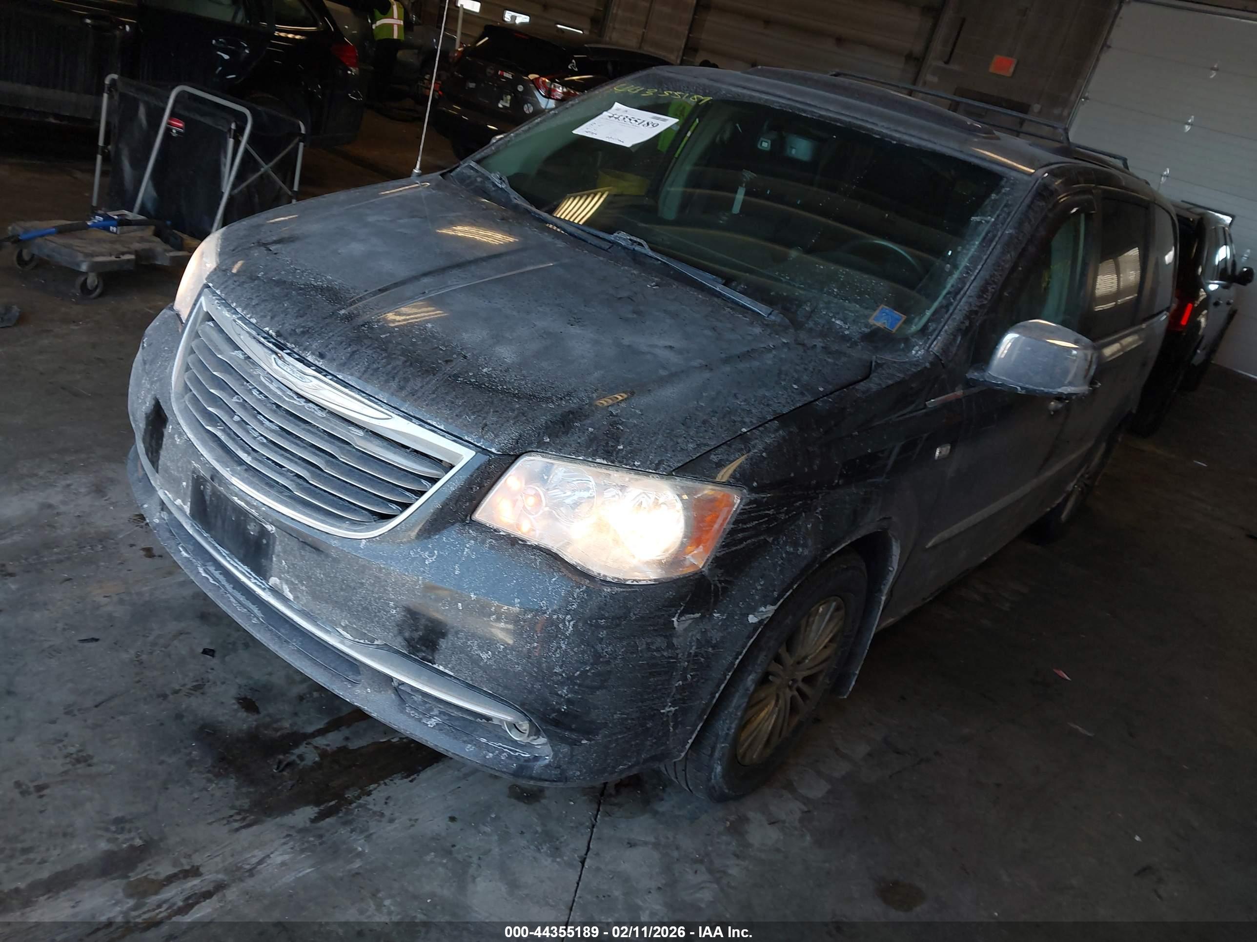 CHRYSLER TOWN image 2