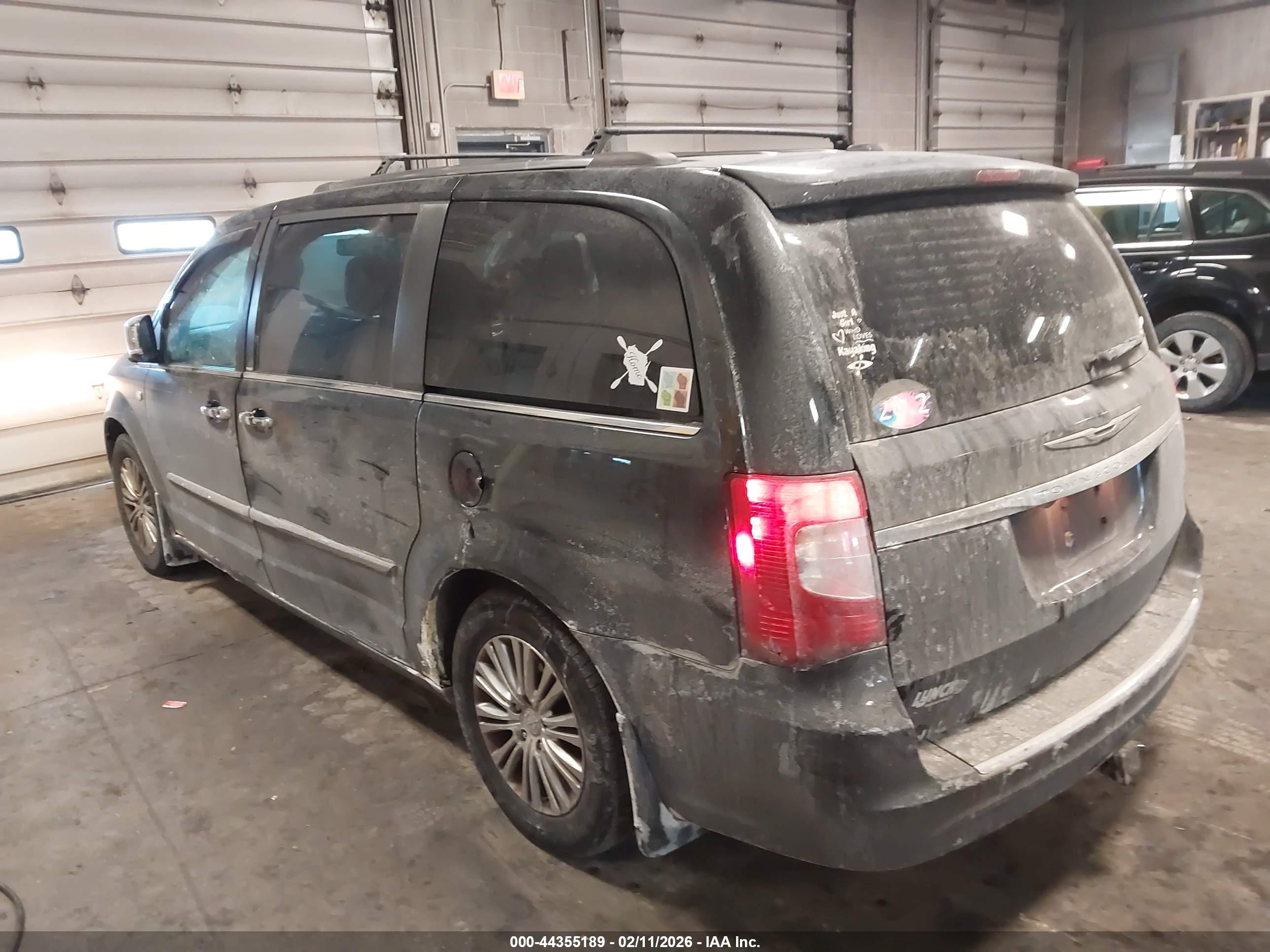 CHRYSLER TOWN image 3