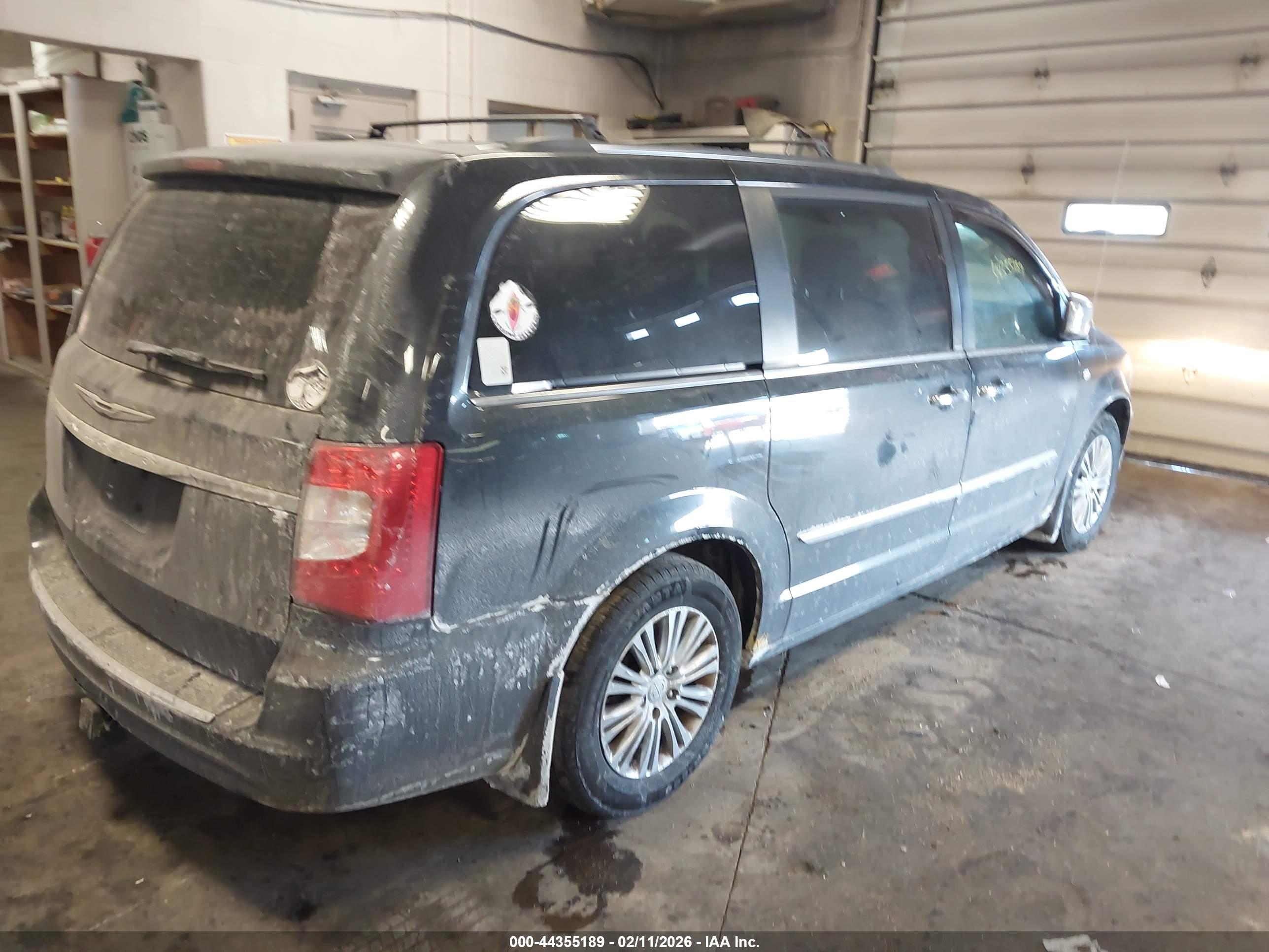 CHRYSLER TOWN image 4