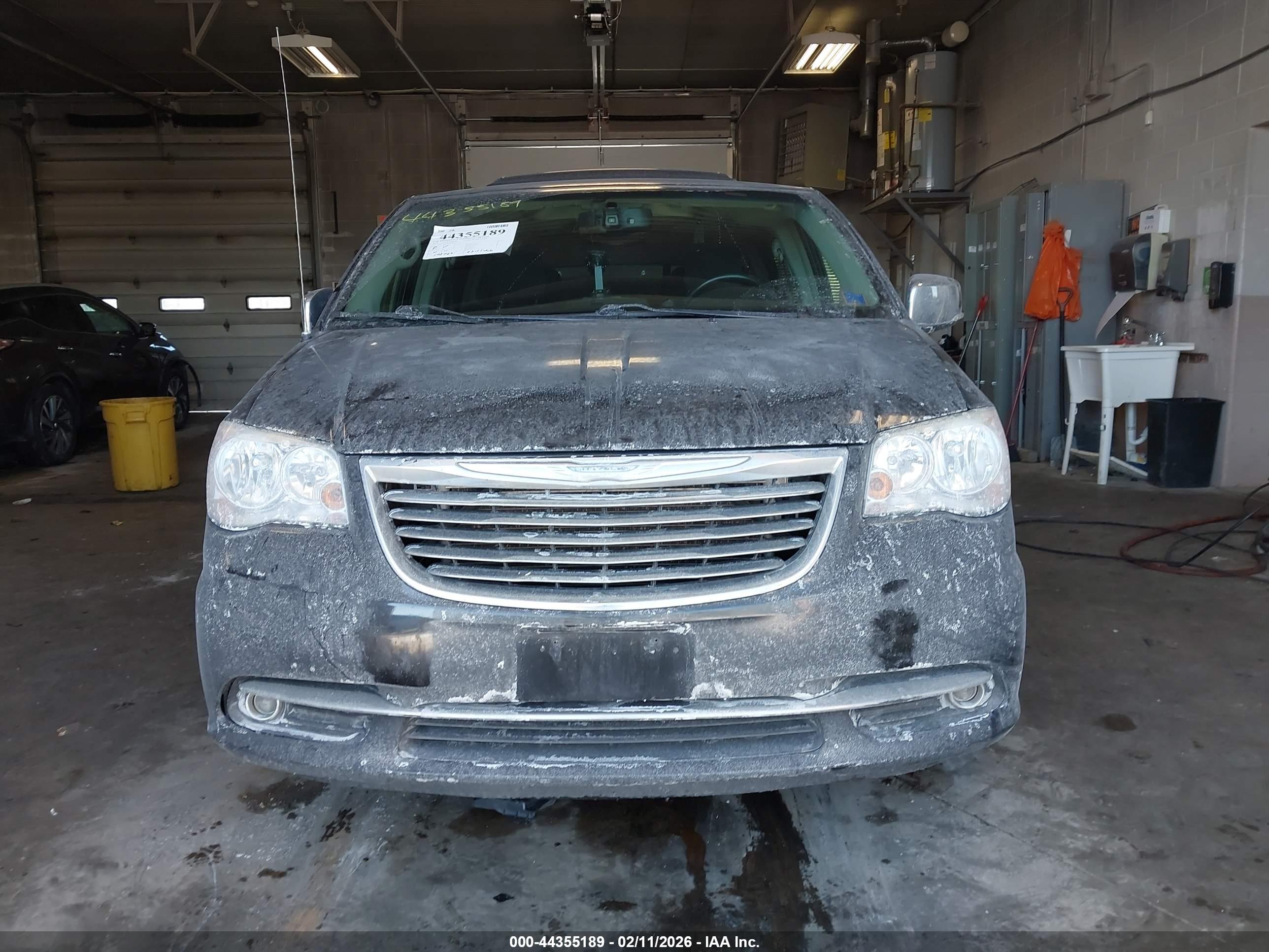 CHRYSLER TOWN image 6