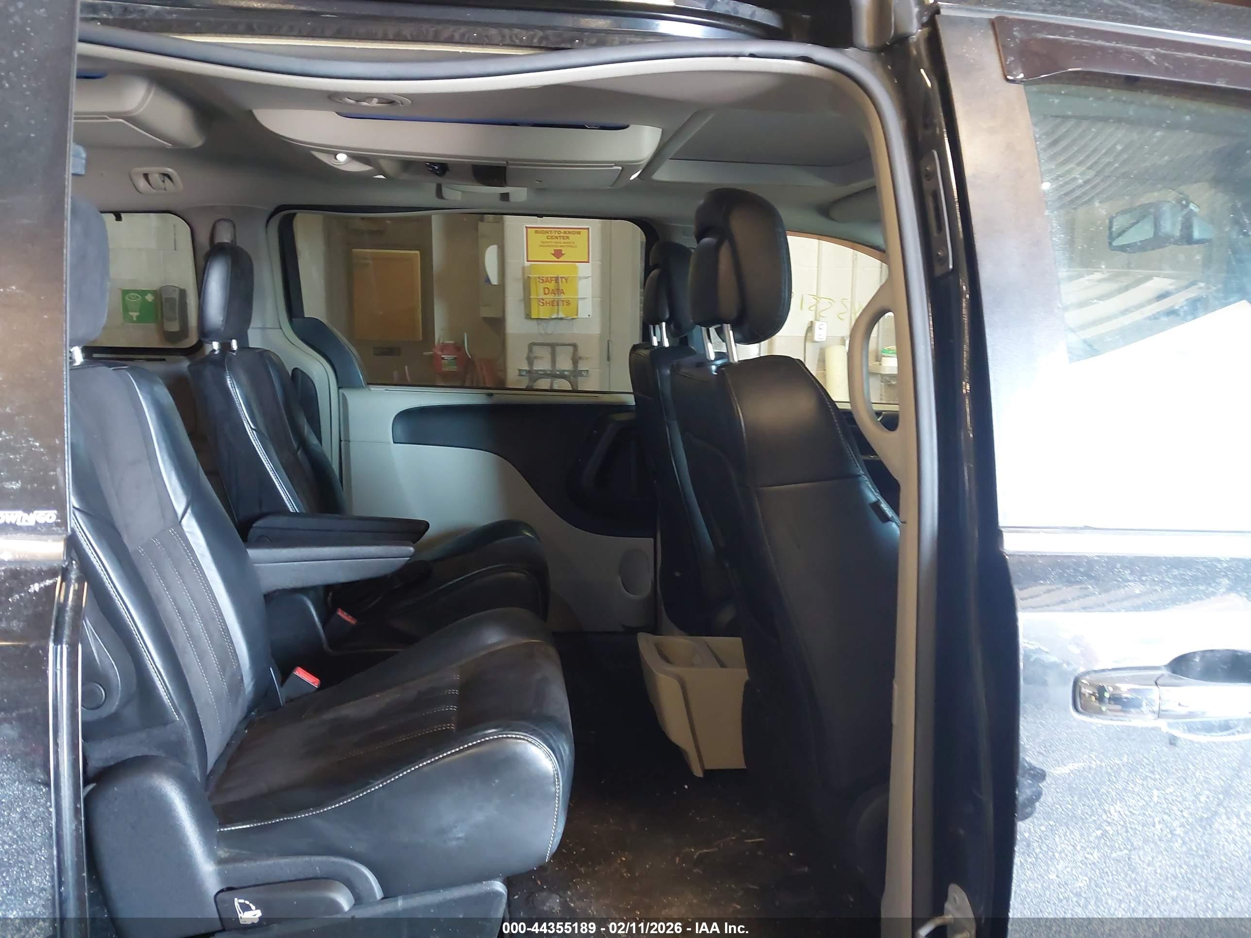 CHRYSLER TOWN image 8
