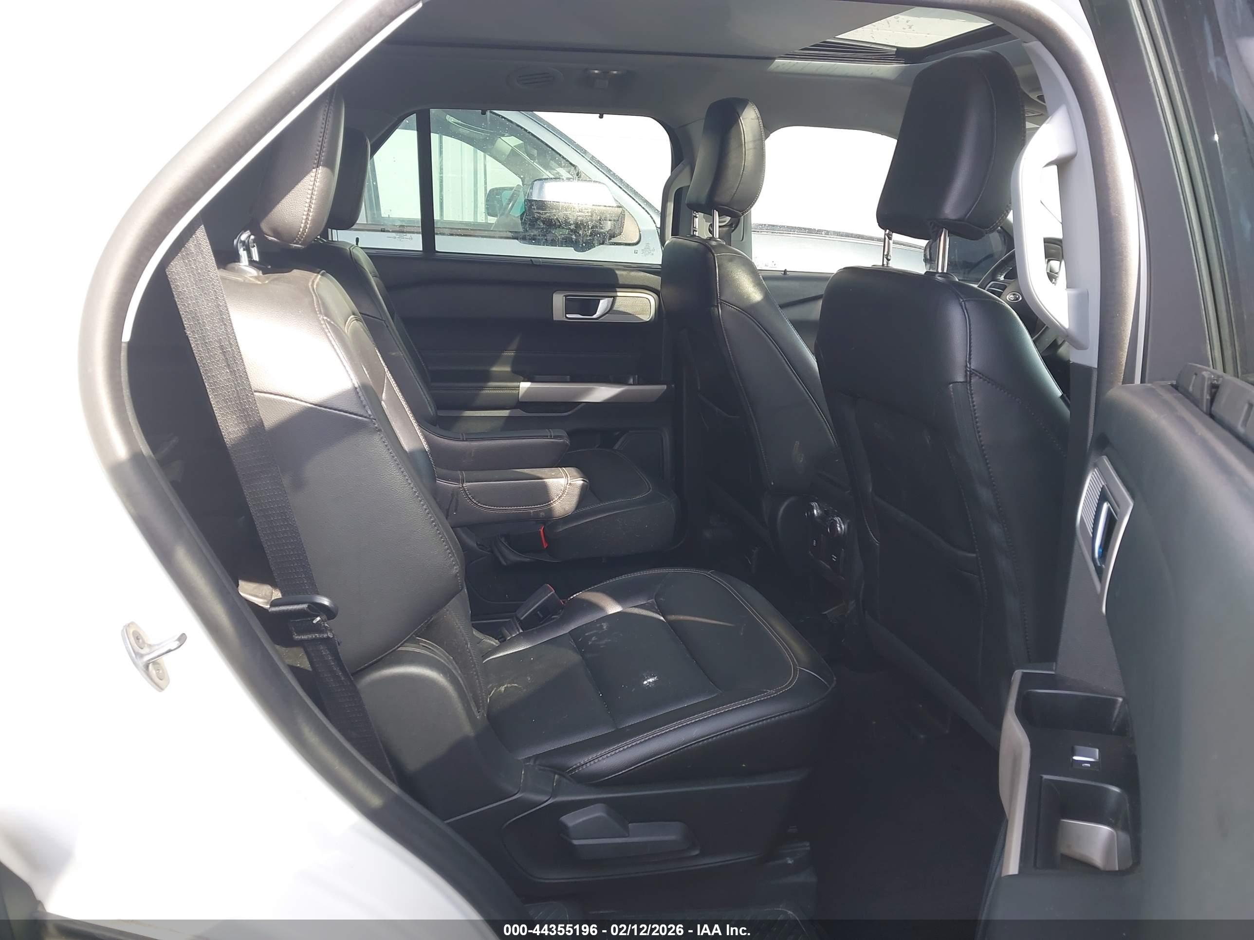FORD EXPLORER image 8