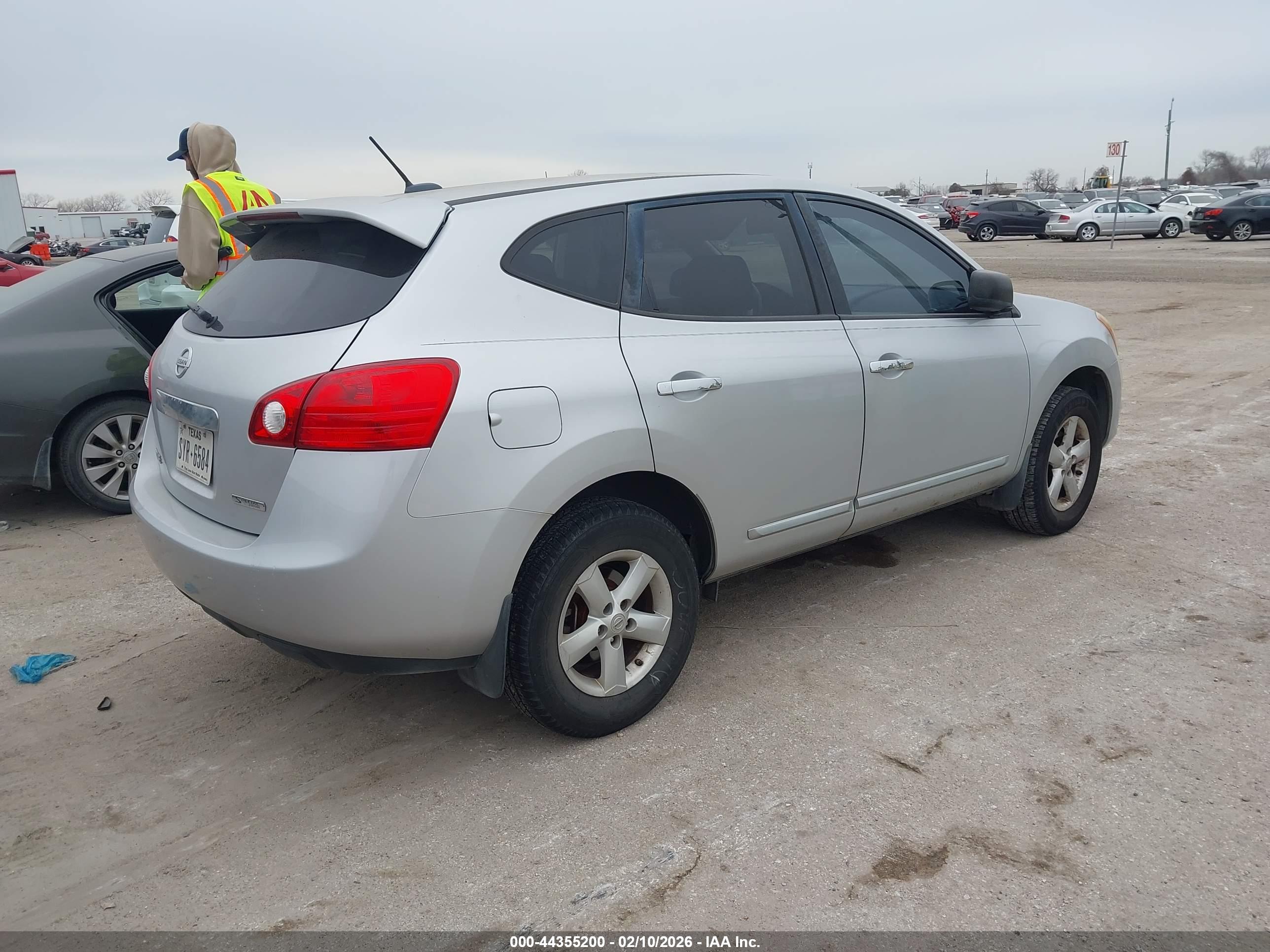 NISSAN ROGUE image 4