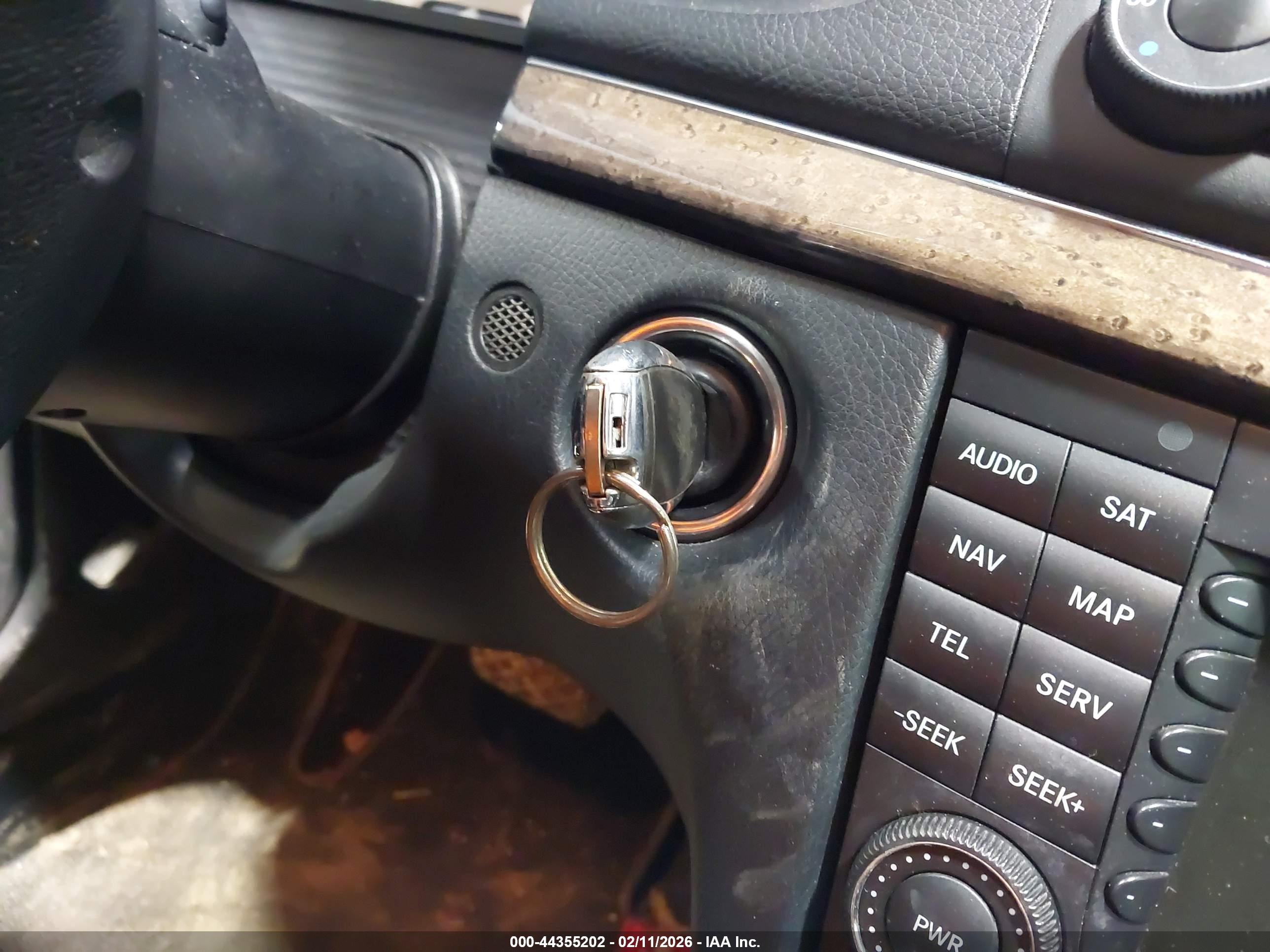 MERCEDES-BENZ E image 11