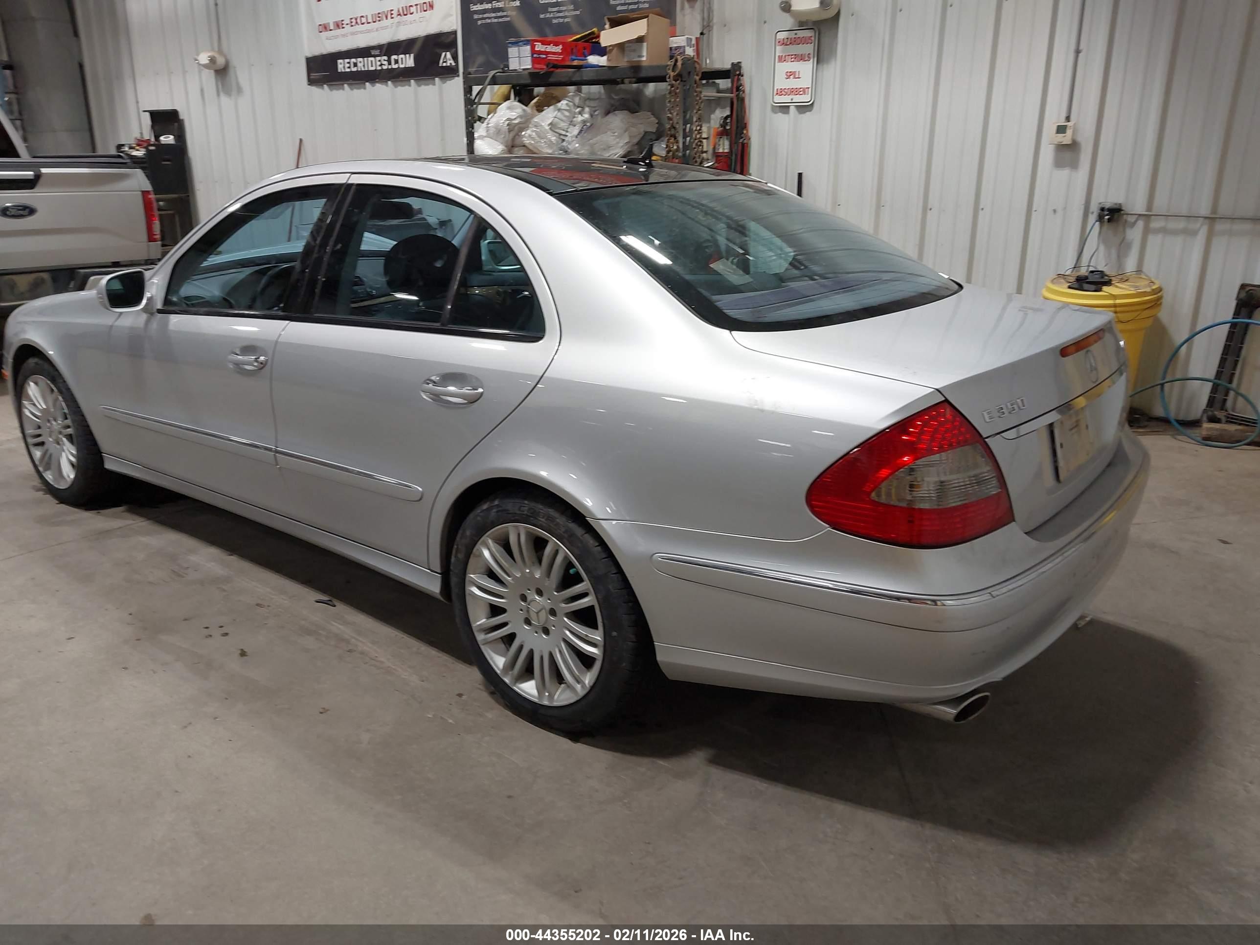 MERCEDES-BENZ E image 3