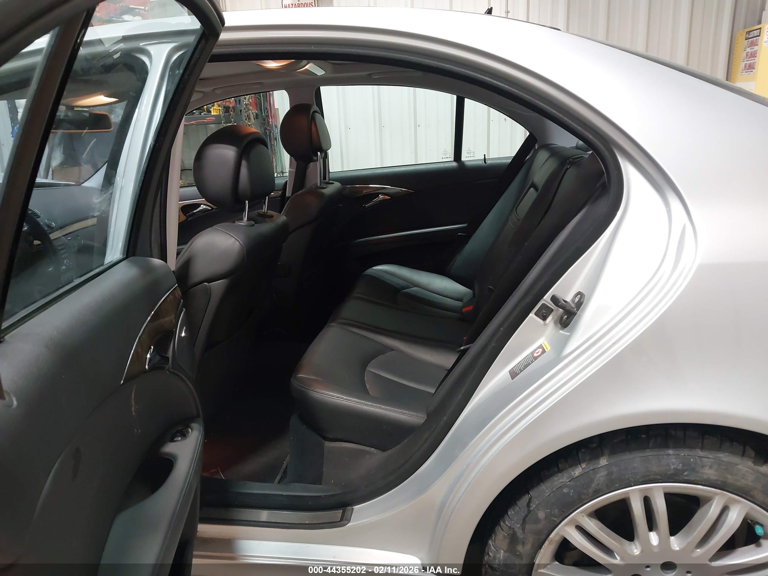 MERCEDES-BENZ E image 8
