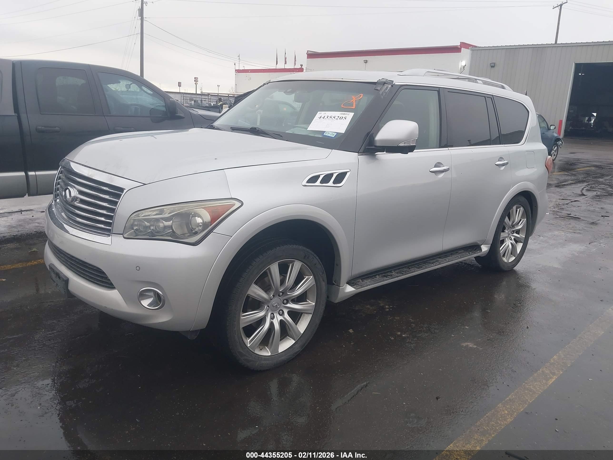 INFINITI QX56 image 2