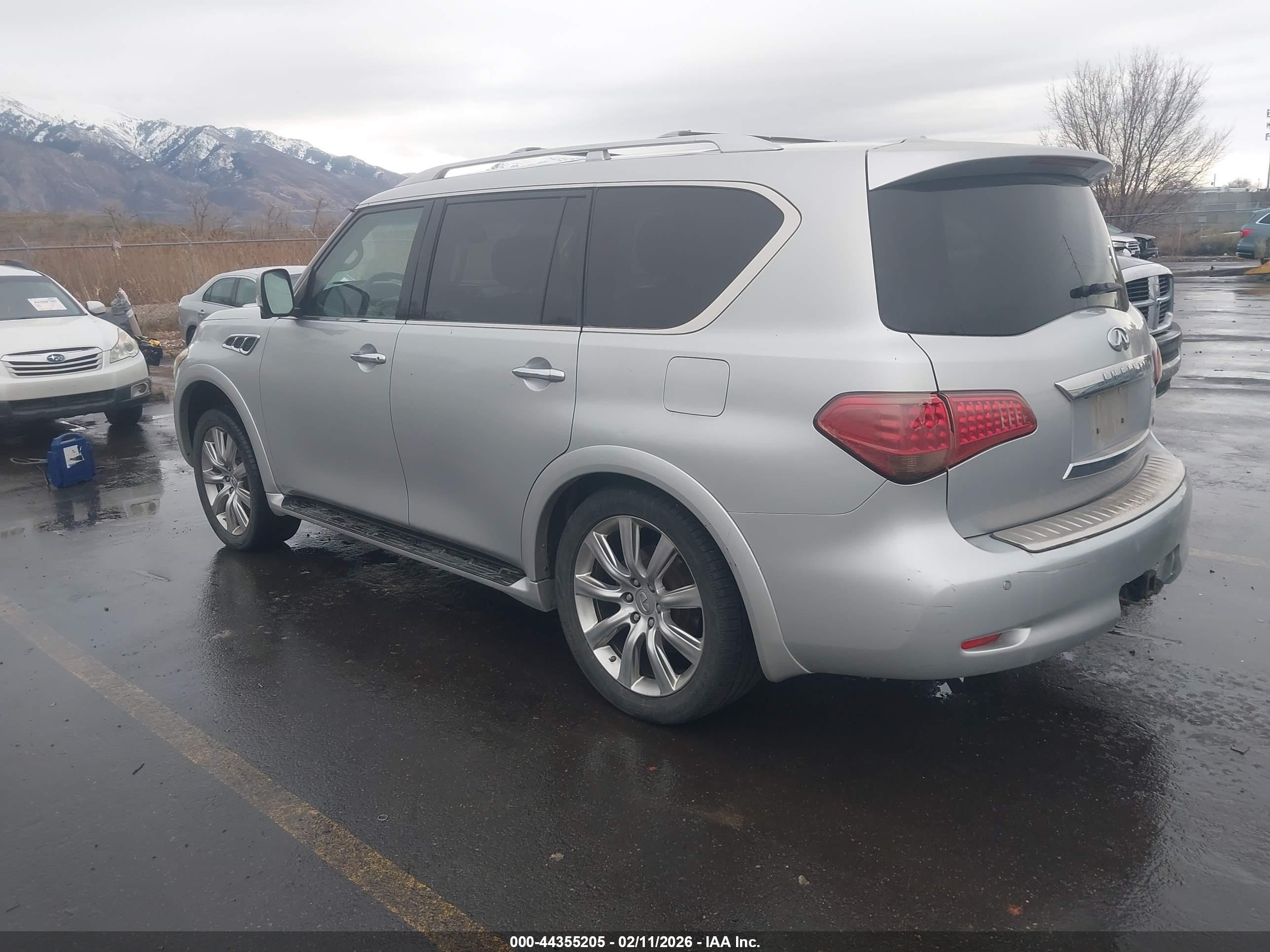 INFINITI QX56 image 3