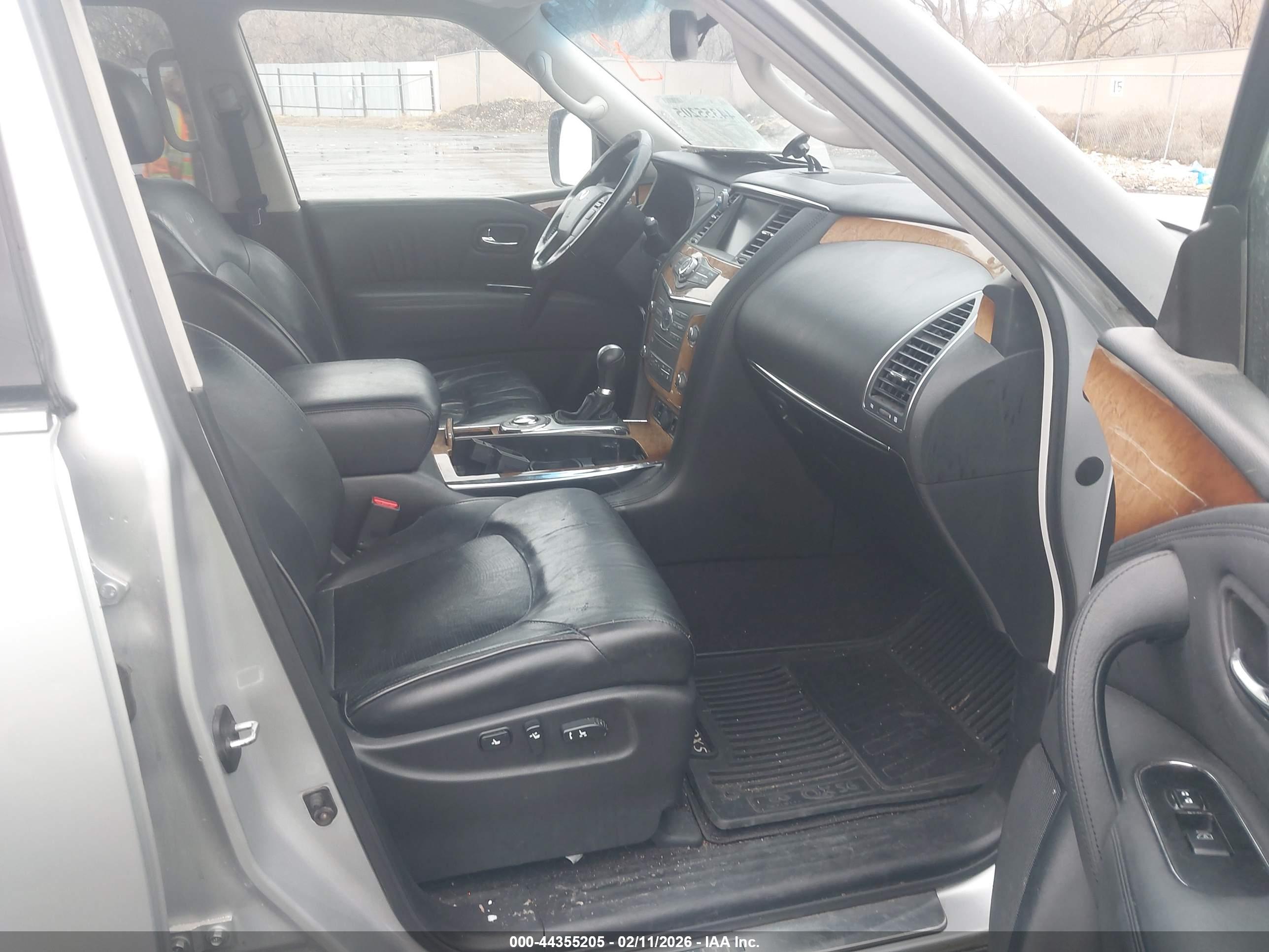 INFINITI QX56 image 5