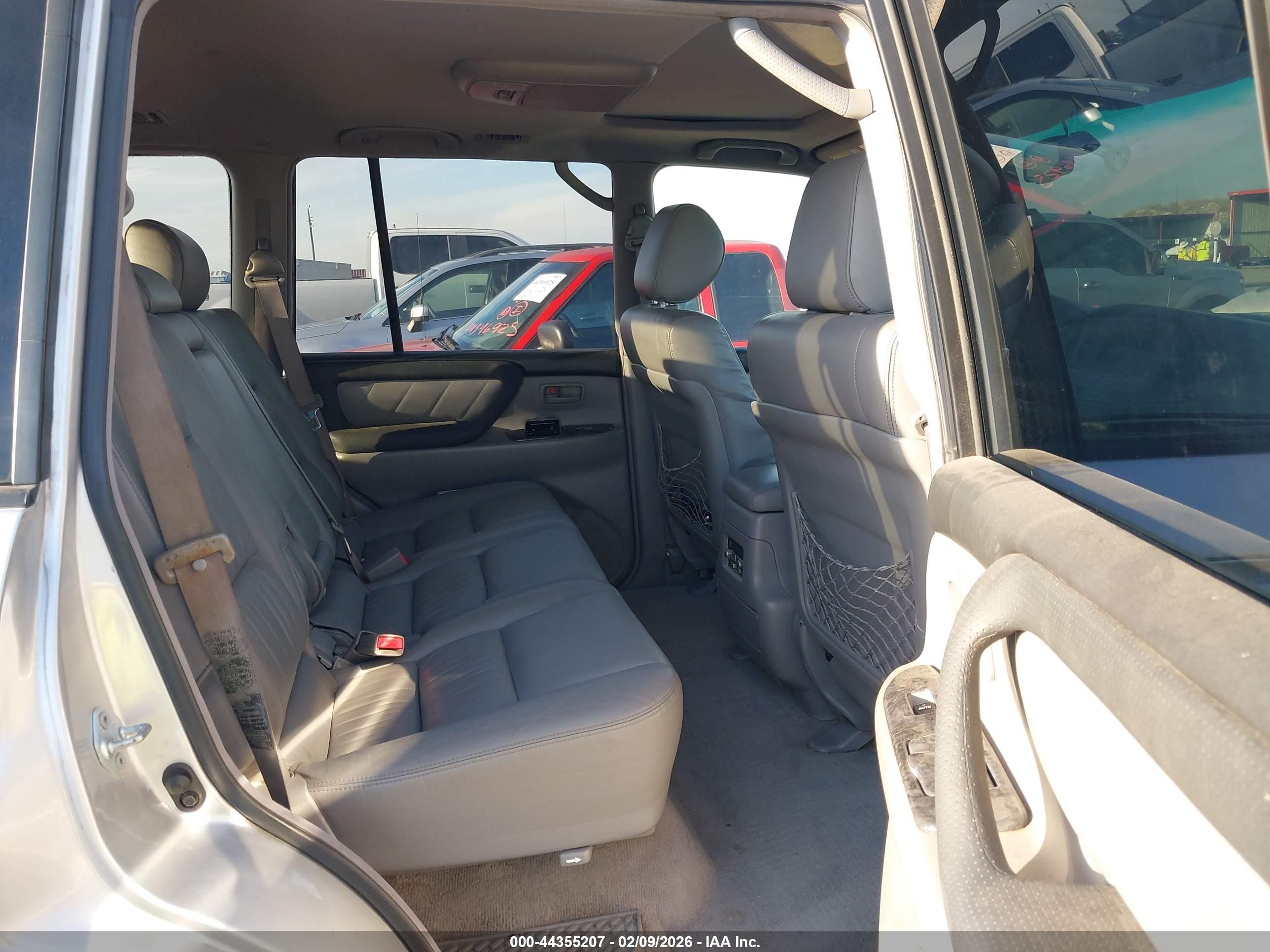 TOYOTA LAND image 8