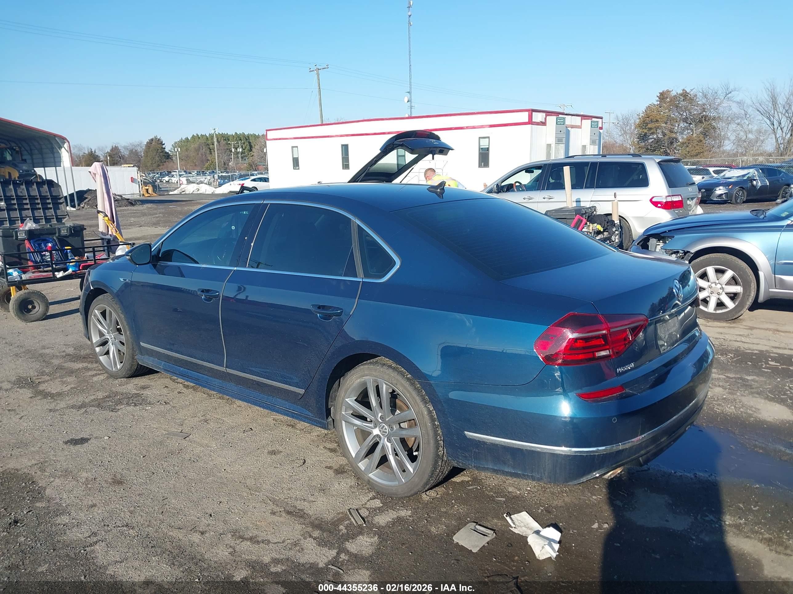 VOLKSWAGEN PASSAT image 3