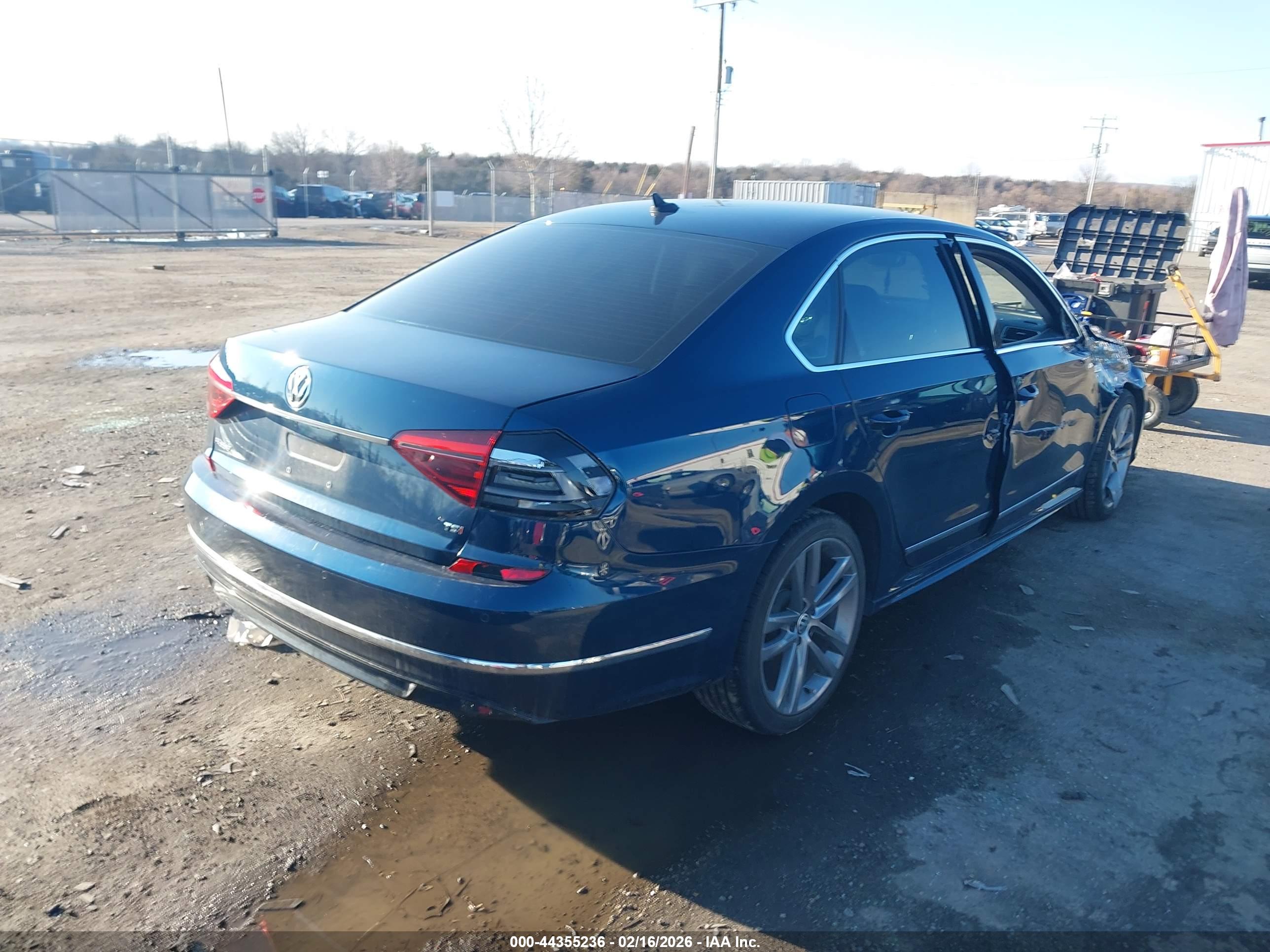 VOLKSWAGEN PASSAT image 4