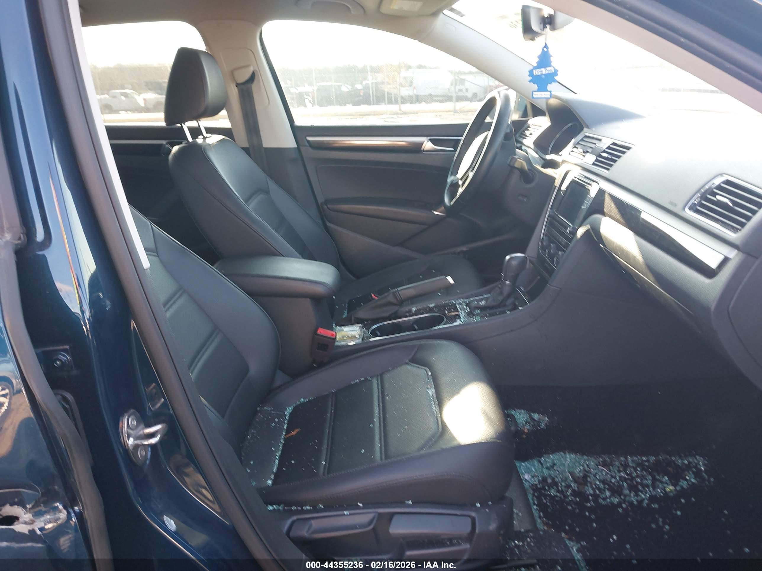 VOLKSWAGEN PASSAT image 5