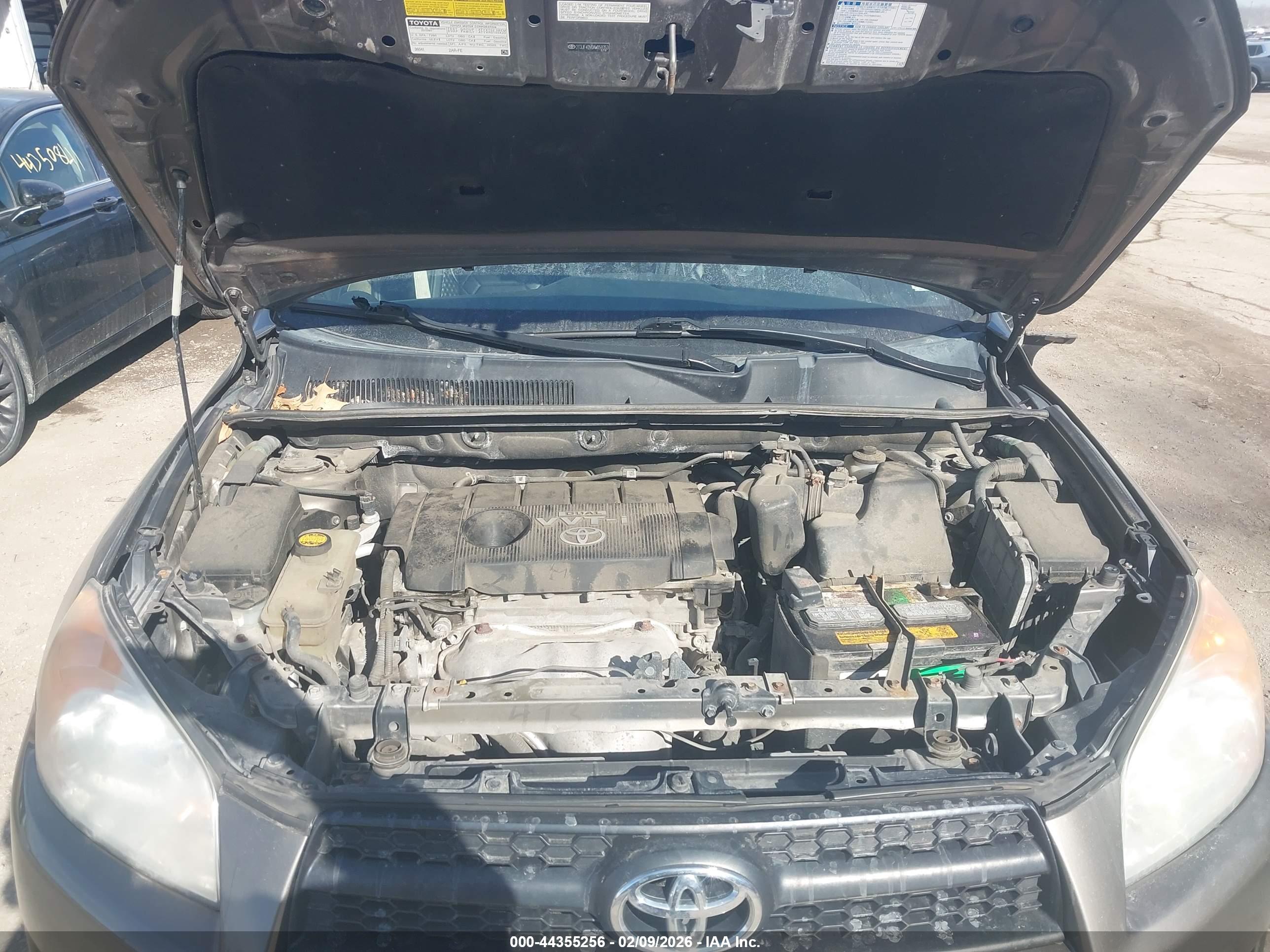 TOYOTA RAV4 image 10