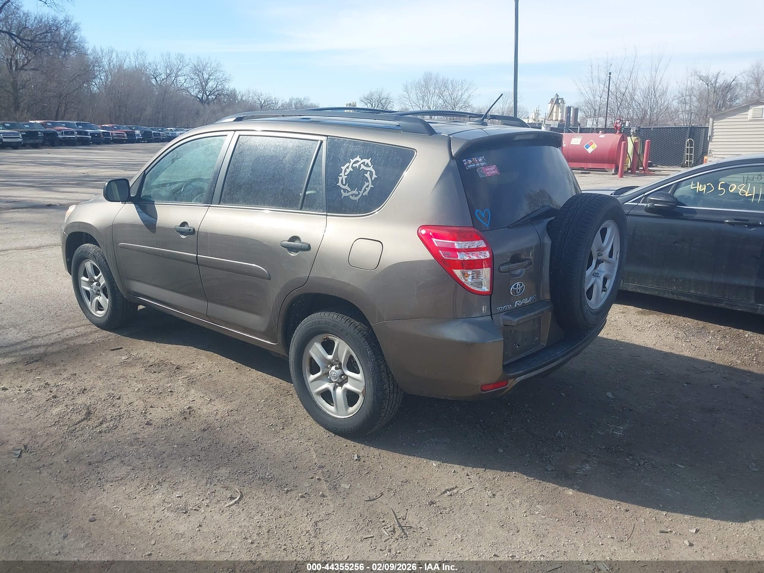 TOYOTA RAV4 image 3