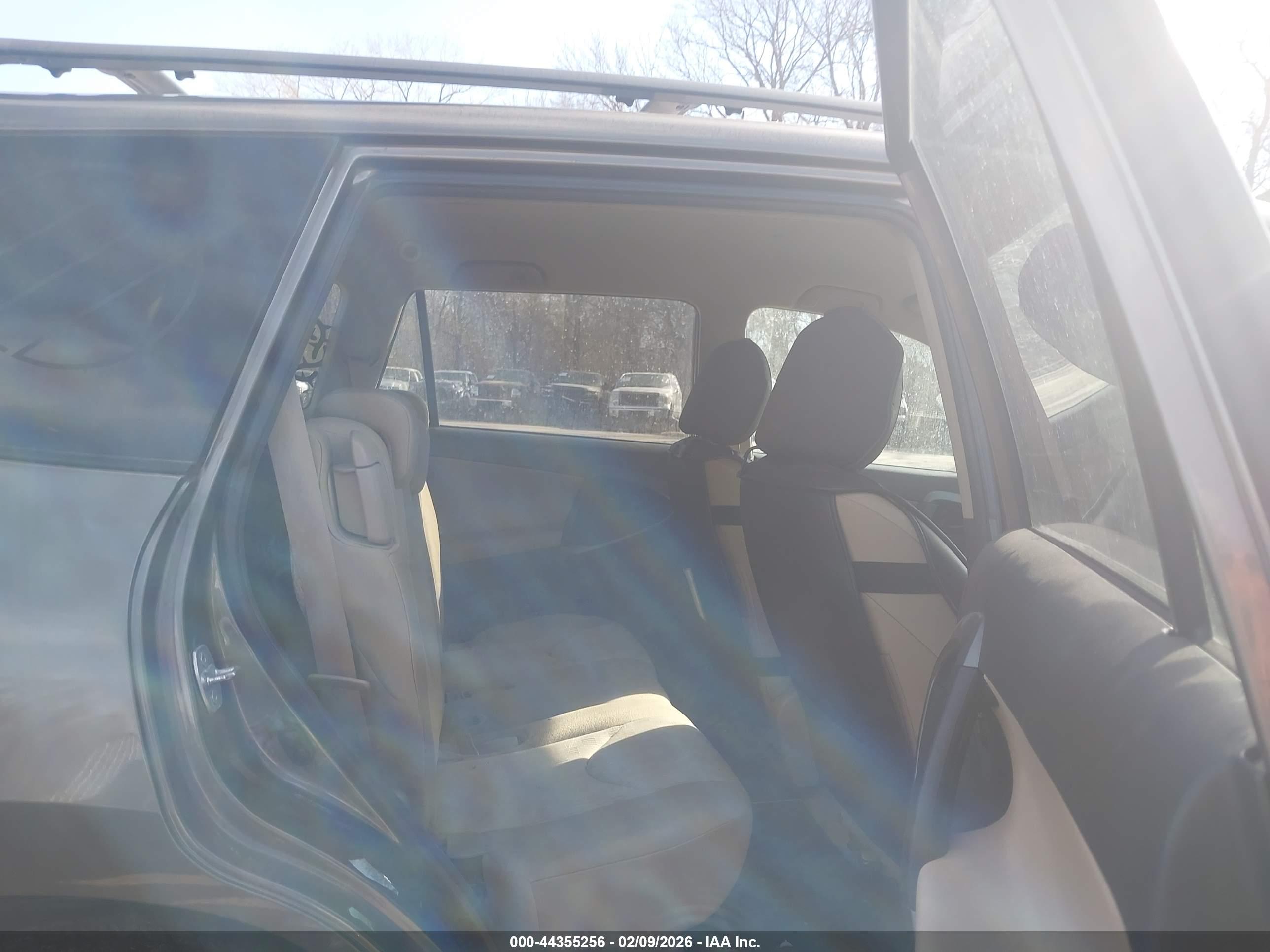 TOYOTA RAV4 image 8
