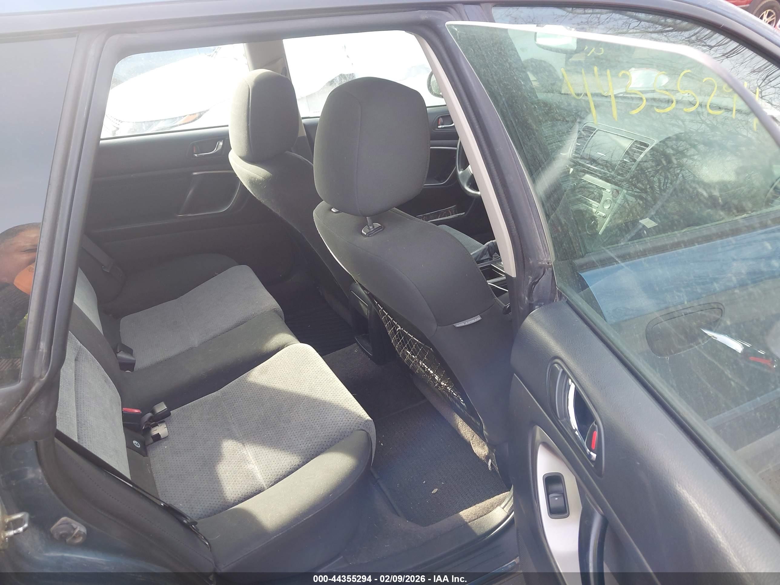 SUBARU OUTBACK image 8