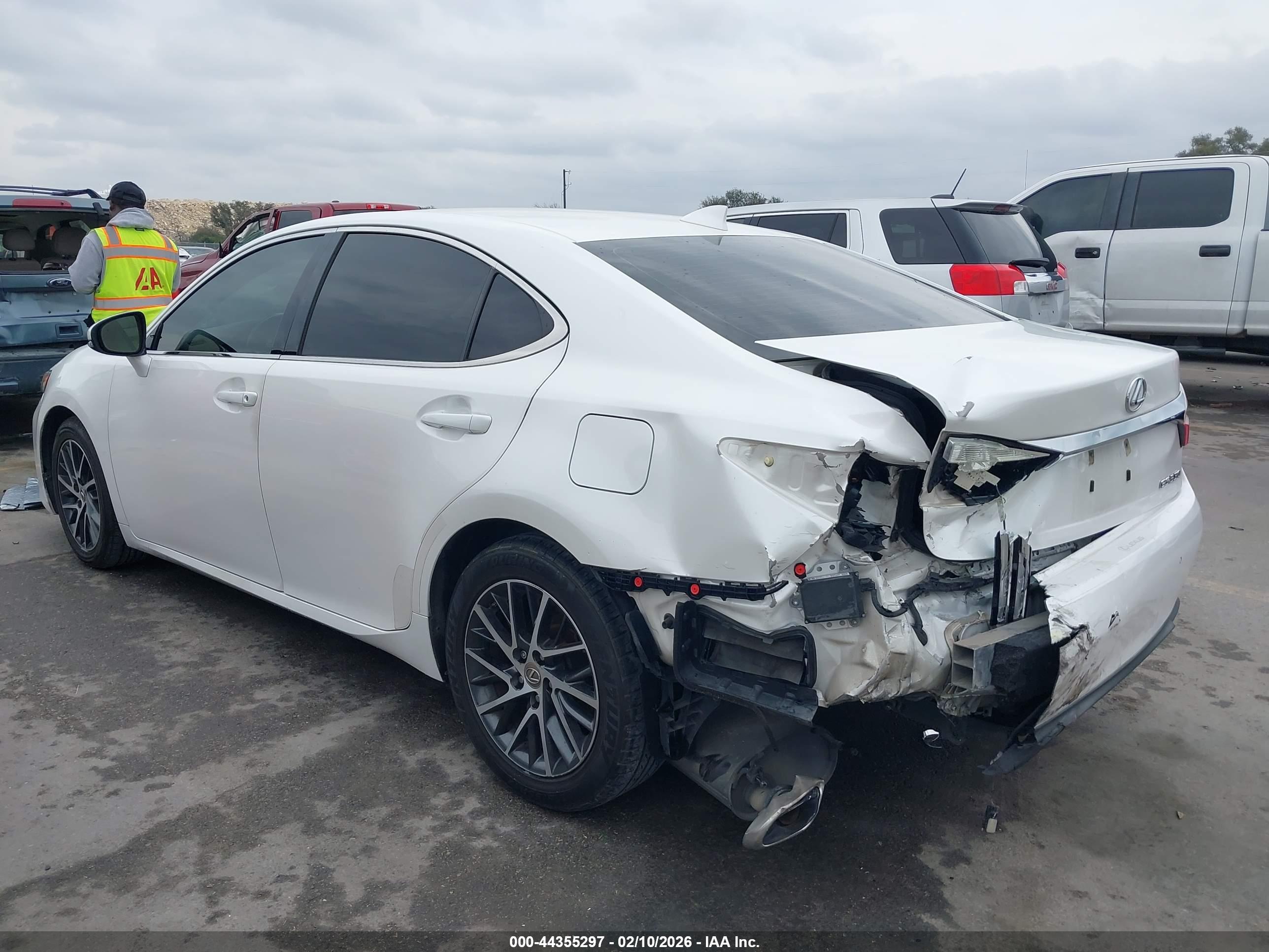 LEXUS ES image 3