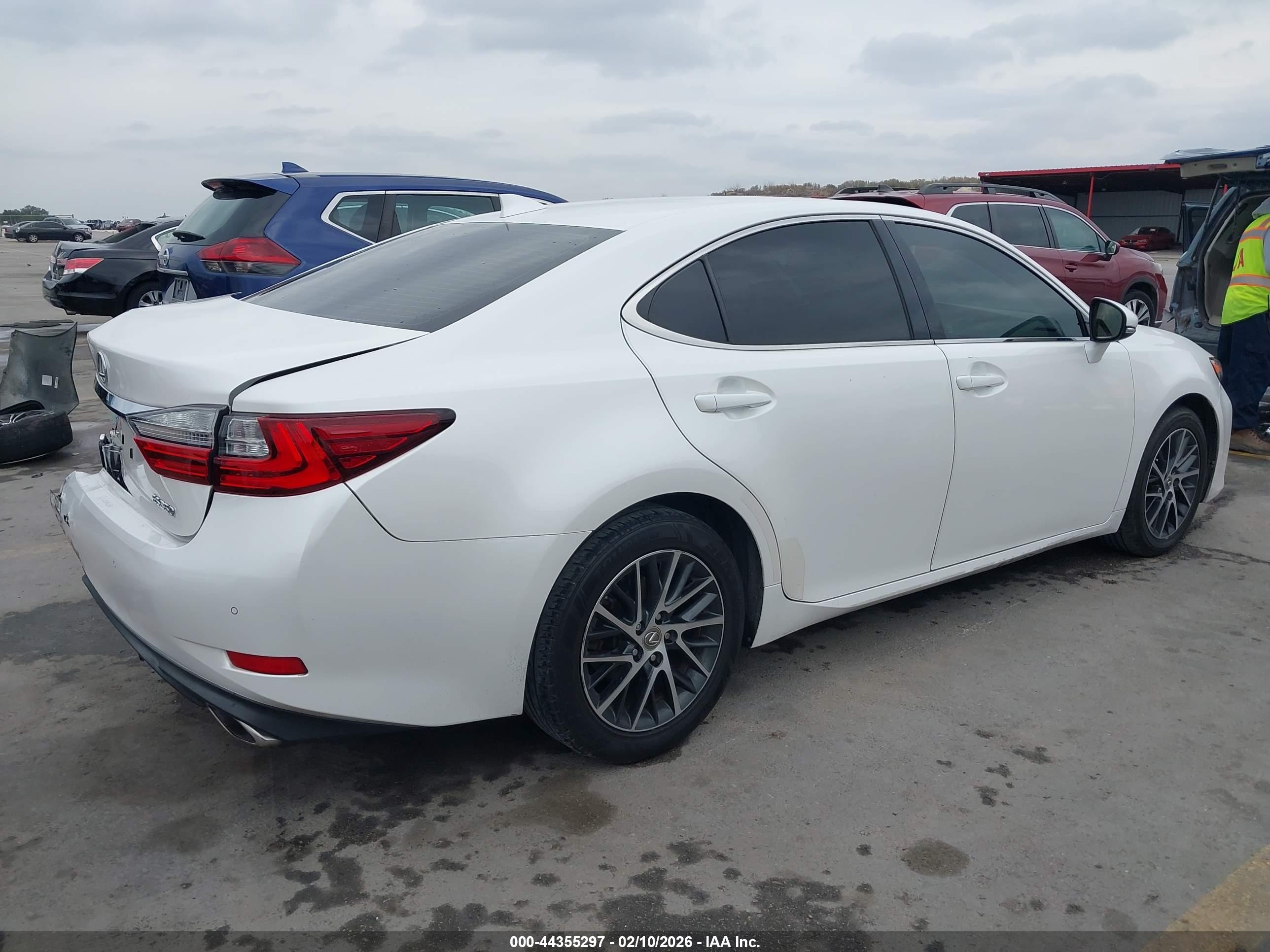 LEXUS ES image 4