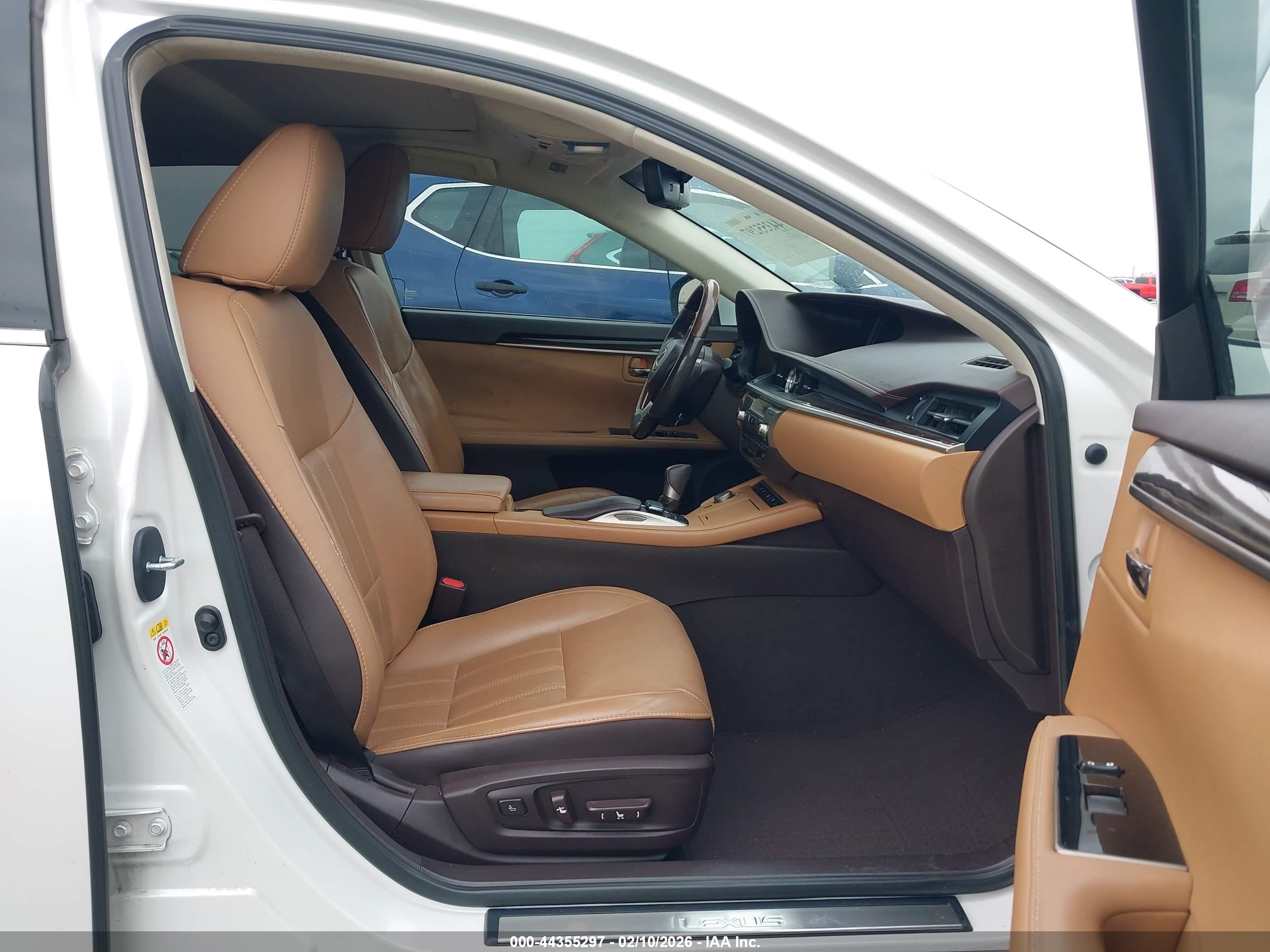 LEXUS ES image 5