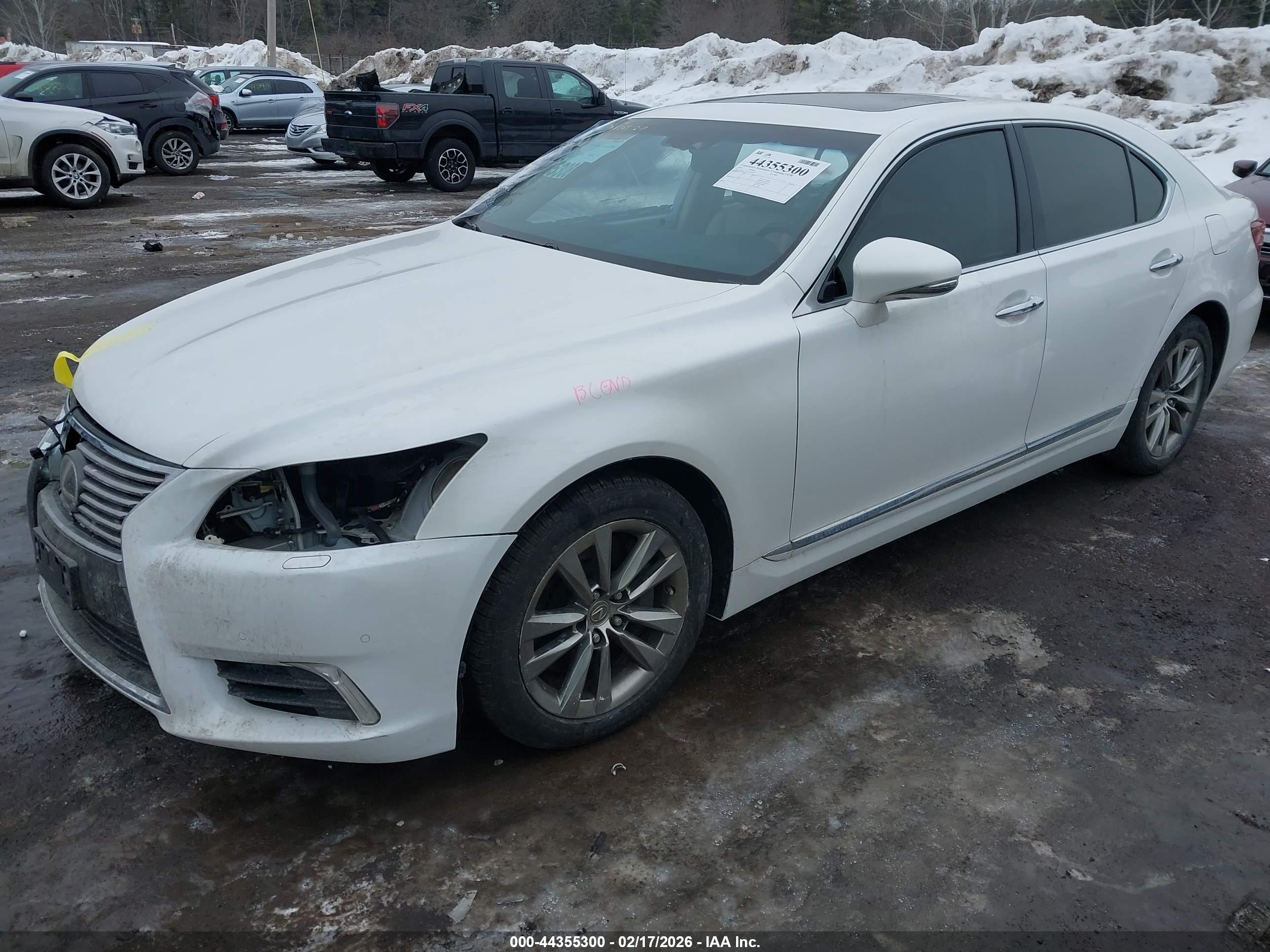 LEXUS LS image 2