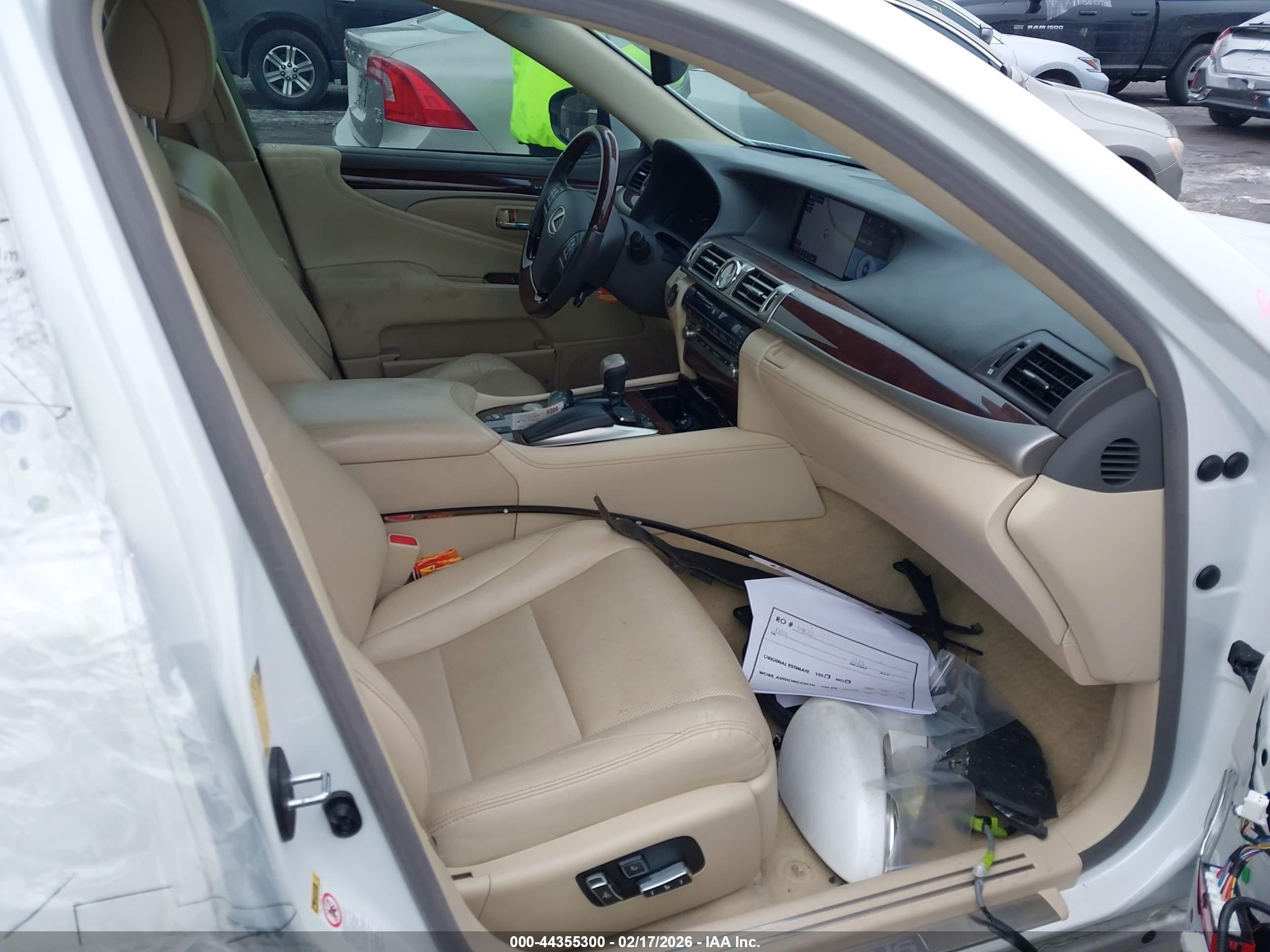 LEXUS LS image 5