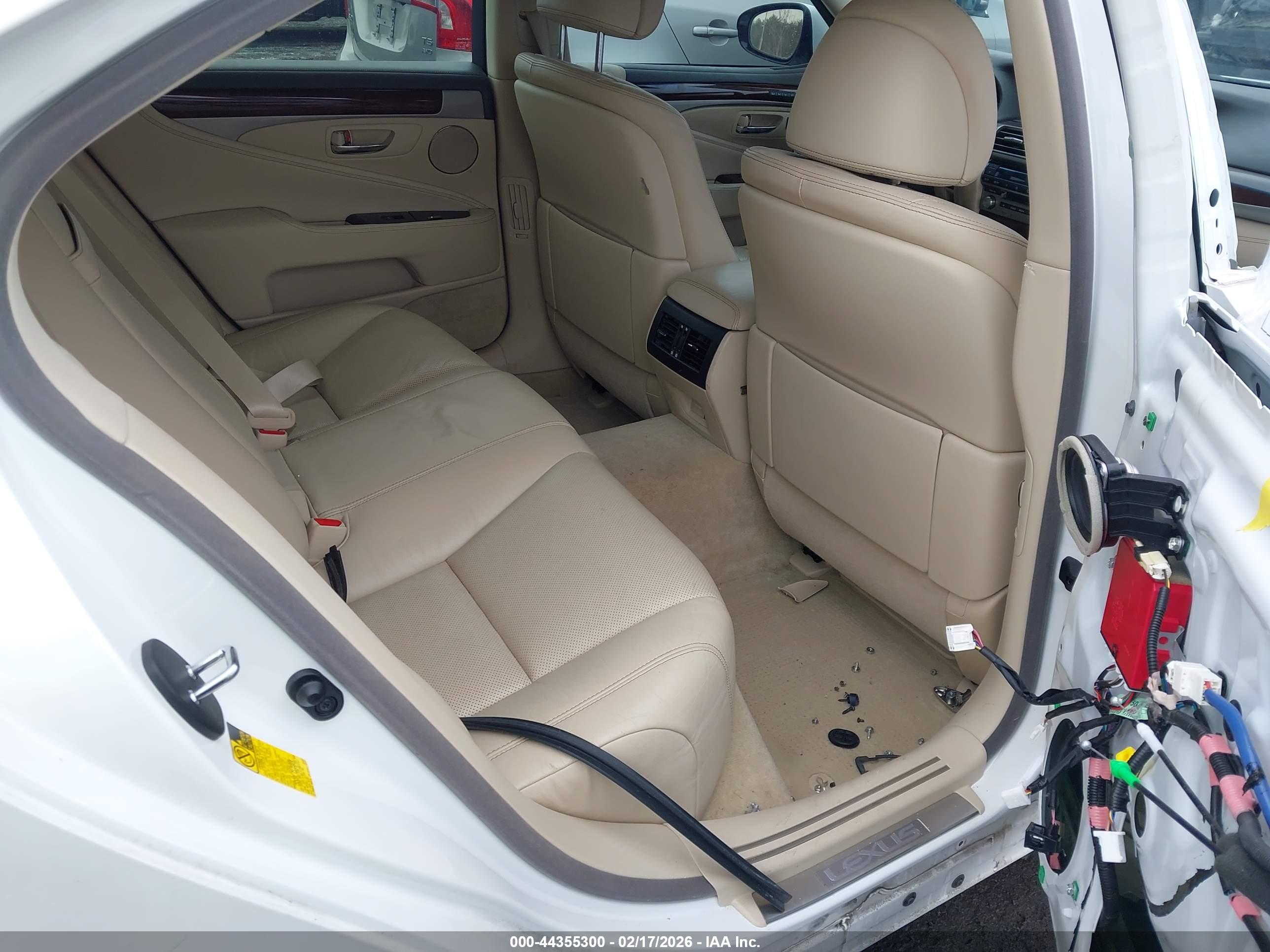 LEXUS LS image 8