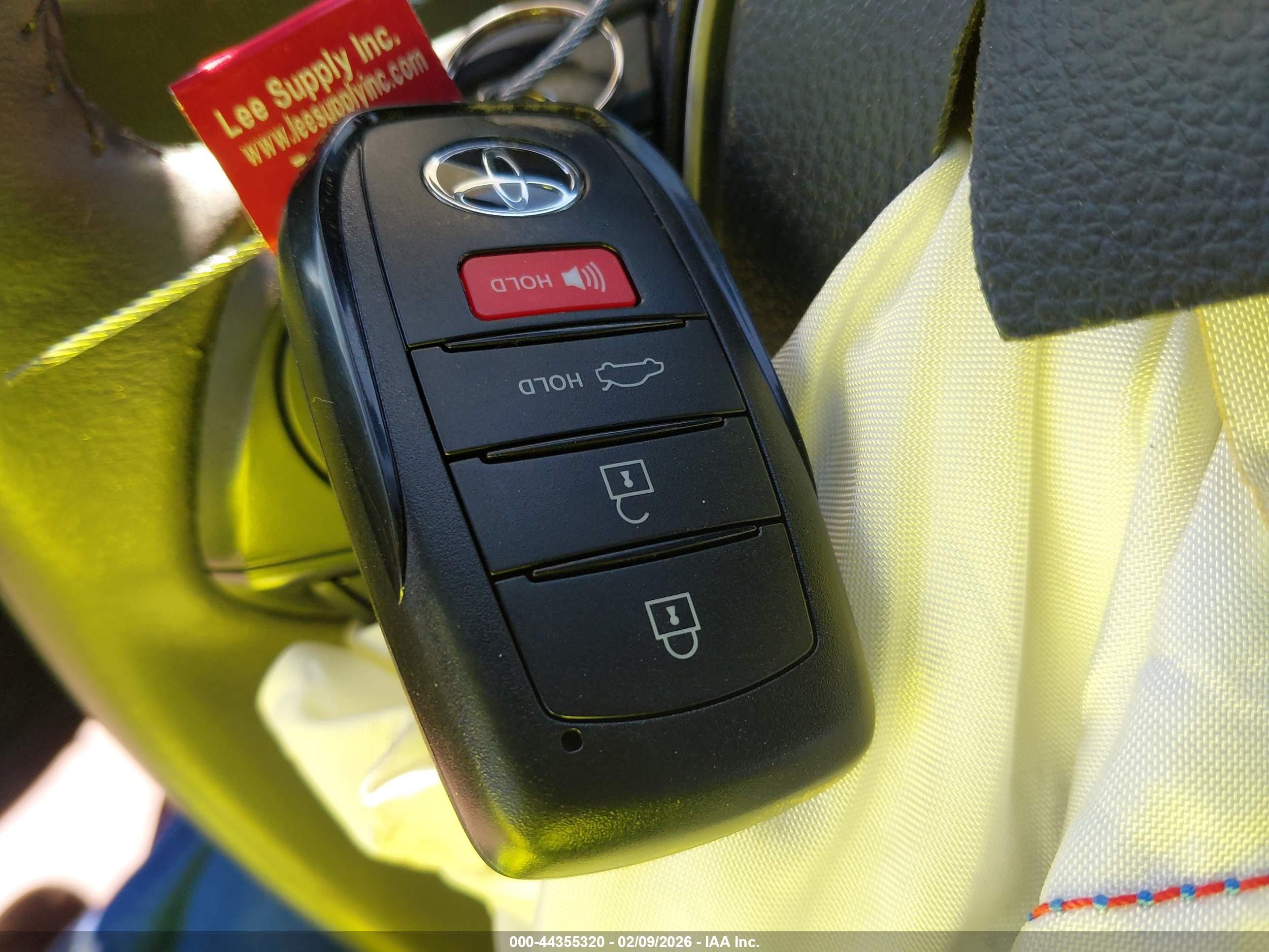 TOYOTA COROLLA image 11