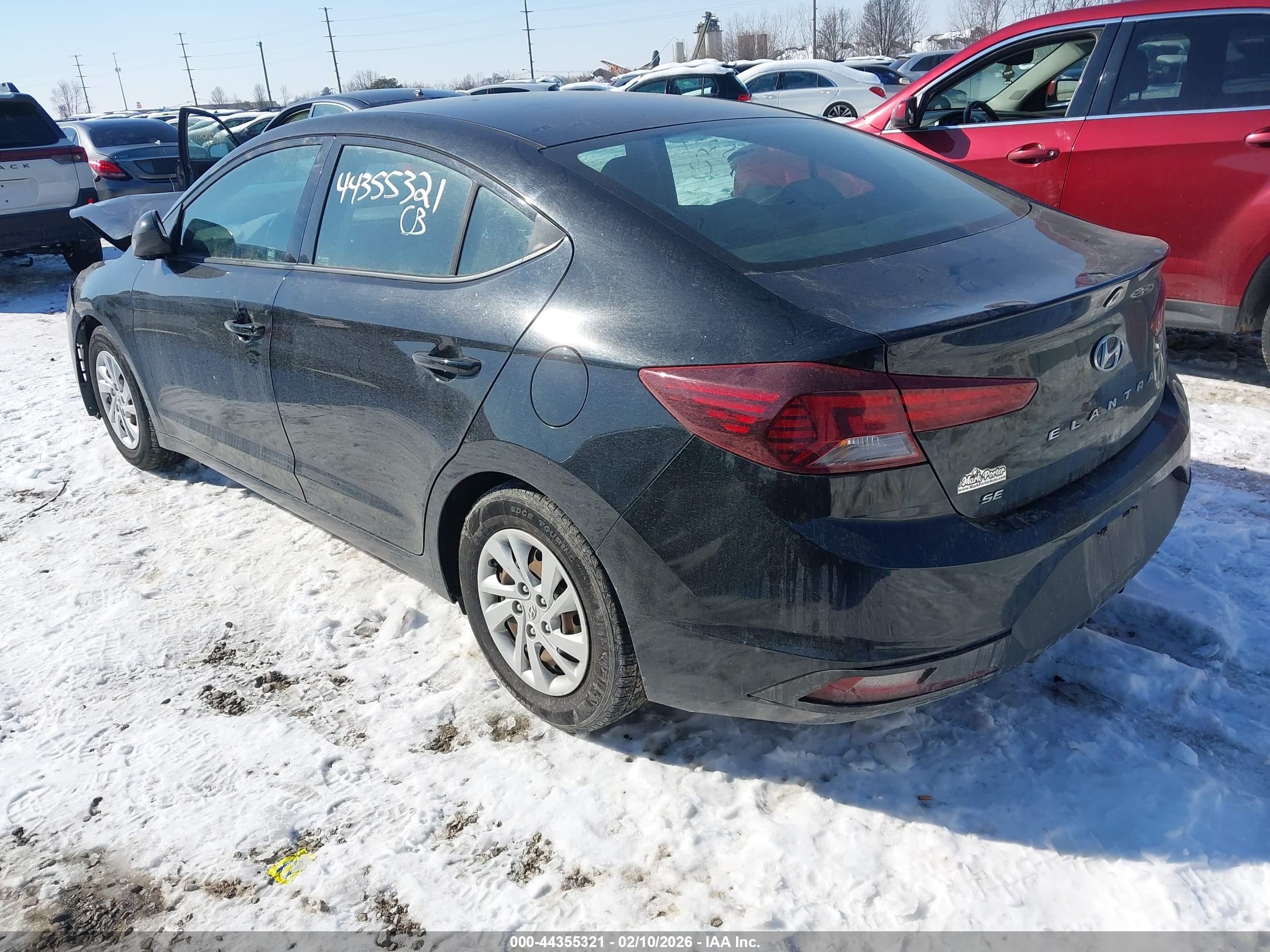 HYUNDAI ELANTRA image 3