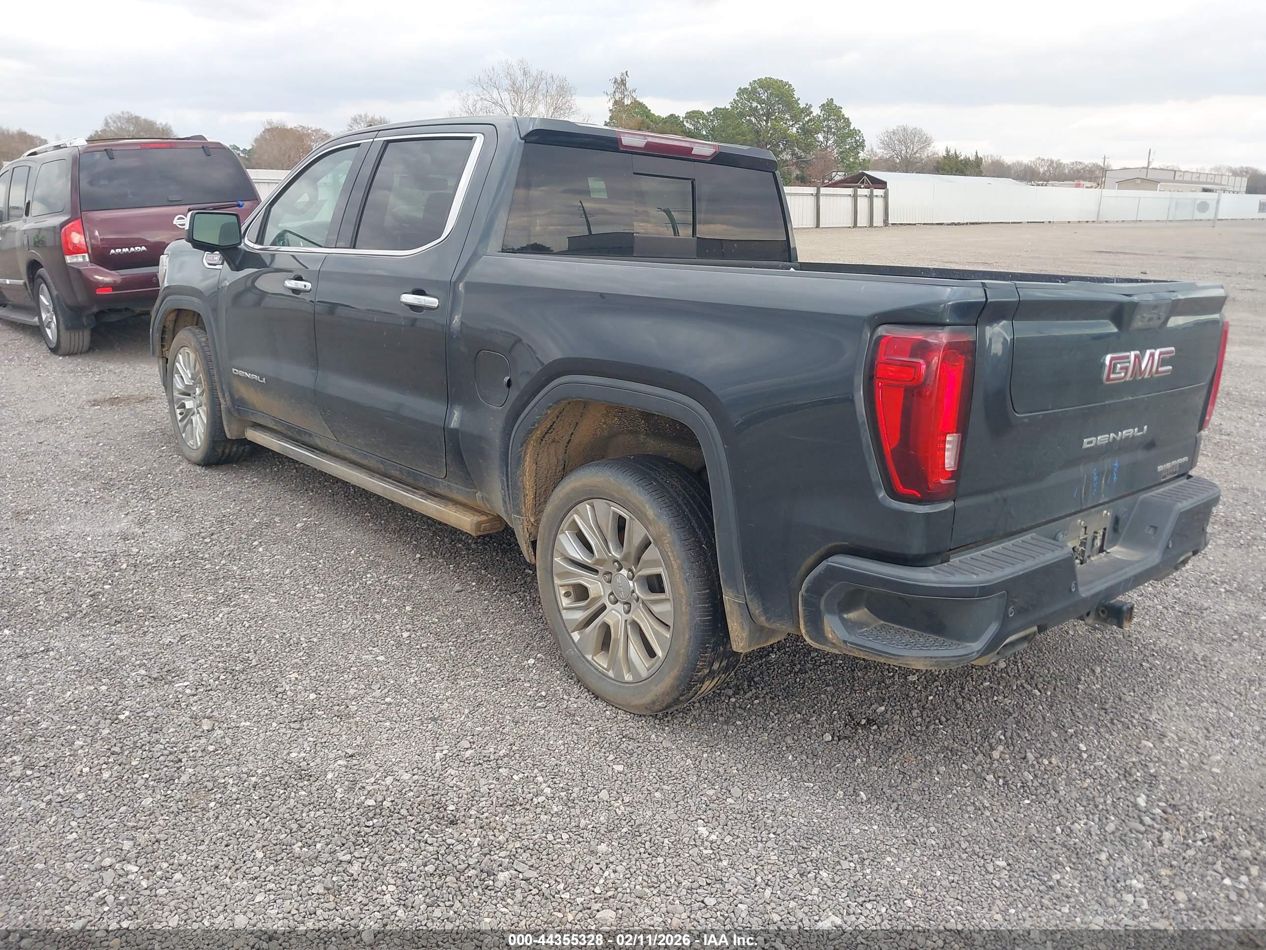 GMC SIERRA image 3