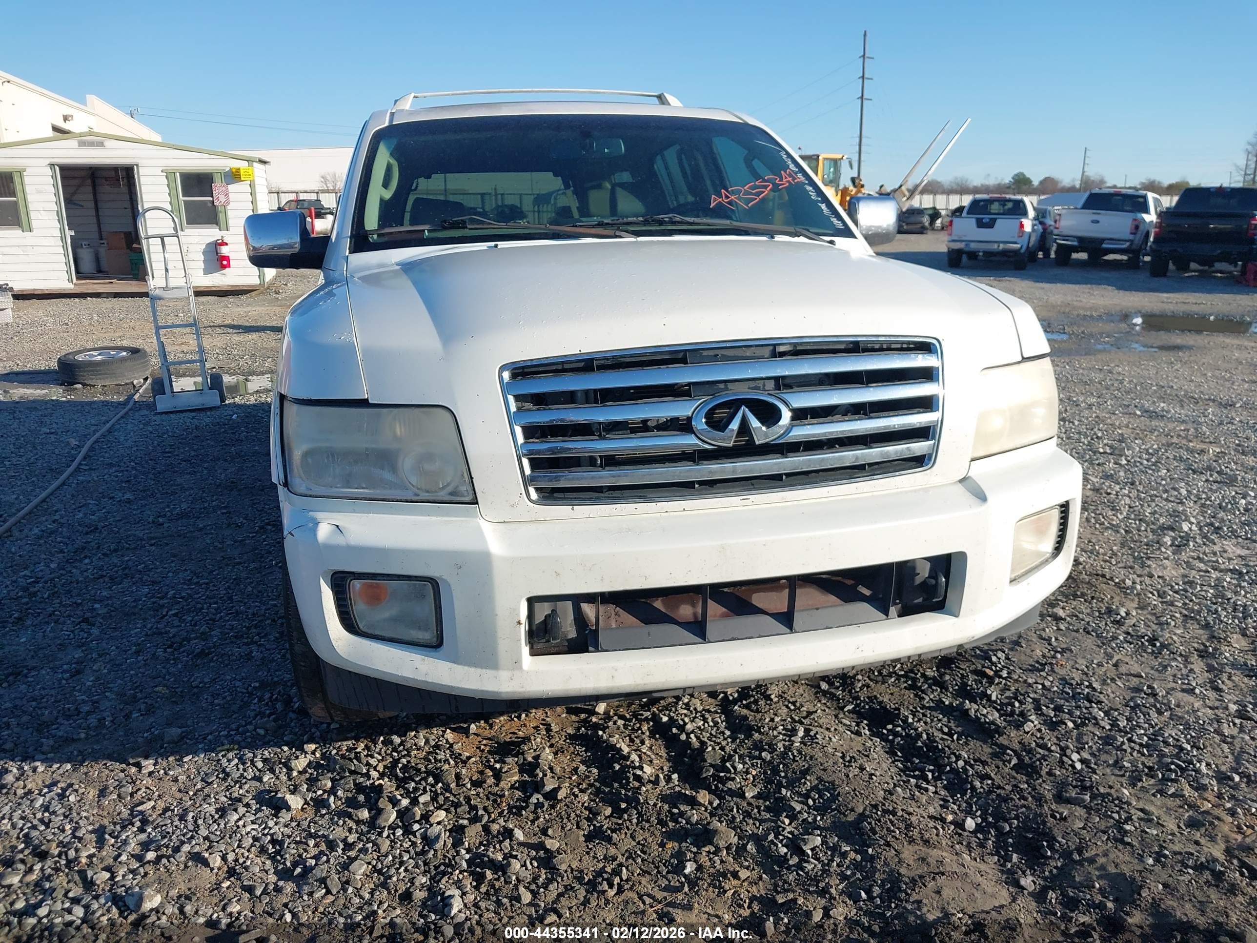 INFINITI QX56 image 6