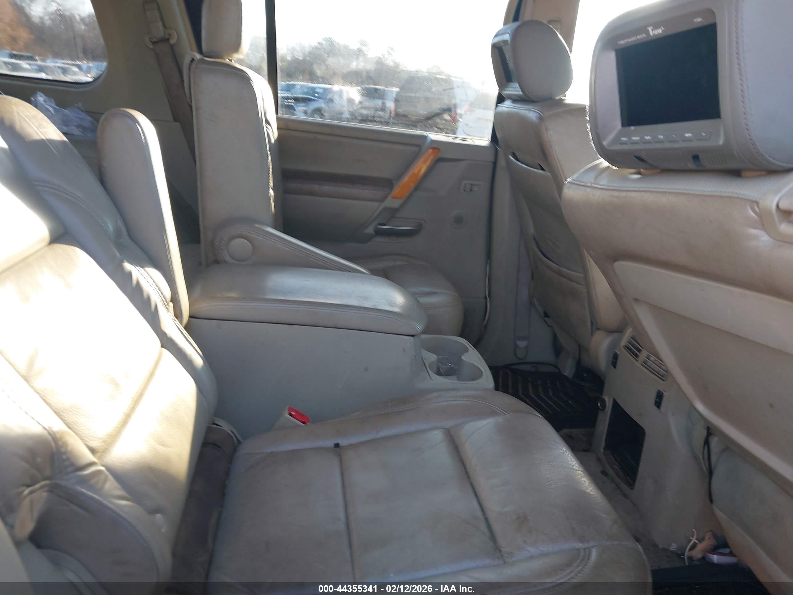 INFINITI QX56 image 8